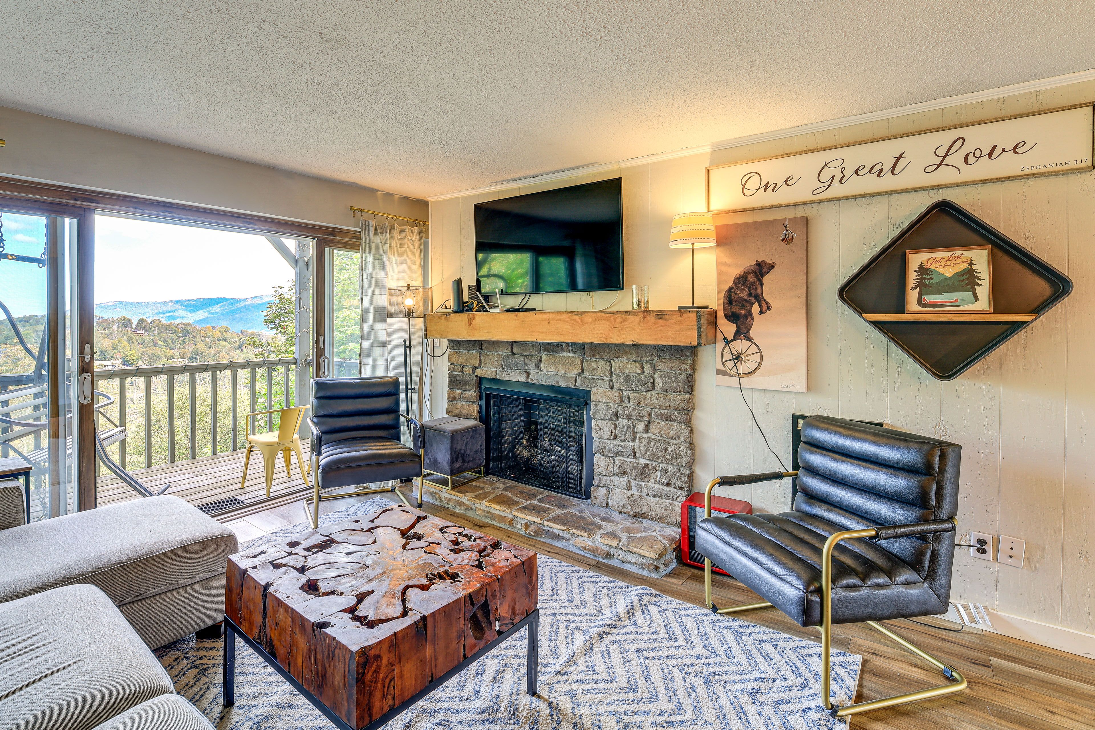 Living Room | Free WiFi | Radiator Heat