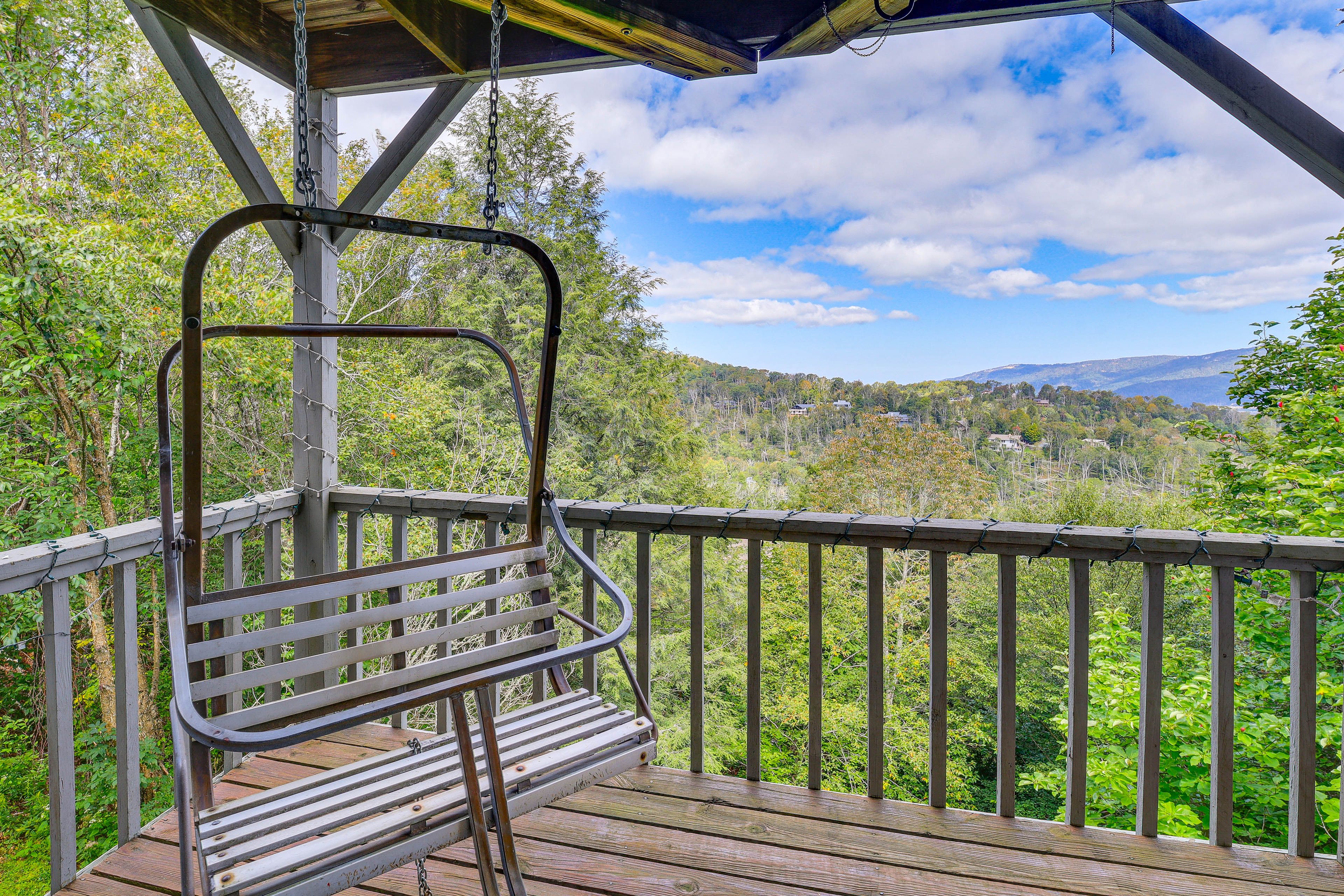 Sugar Mountain Vacation Rental | 2BR | 2BA | 1 Step Required | 790 Sq Ft