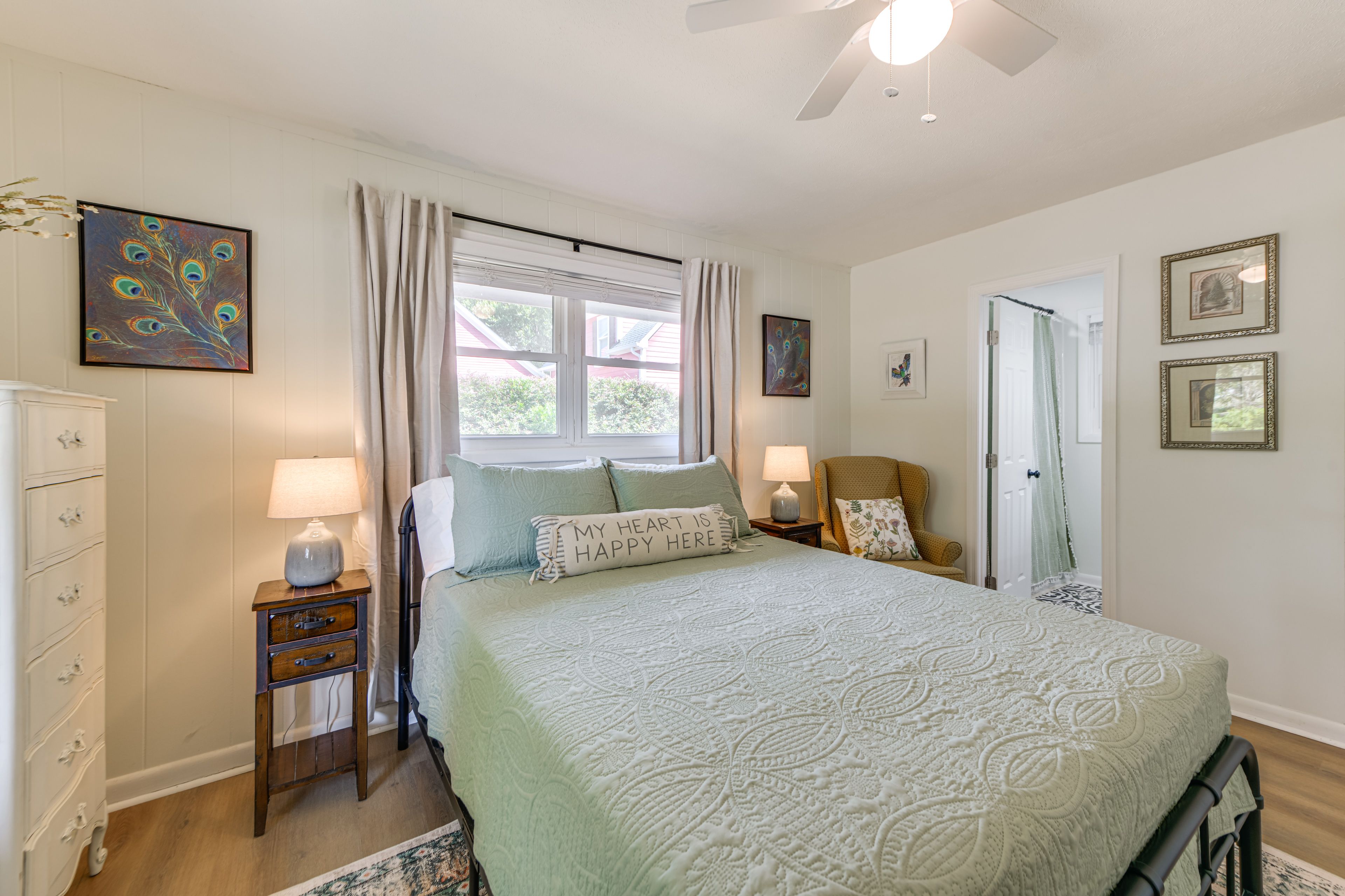 Bedroom 1 | King Bed | Linens