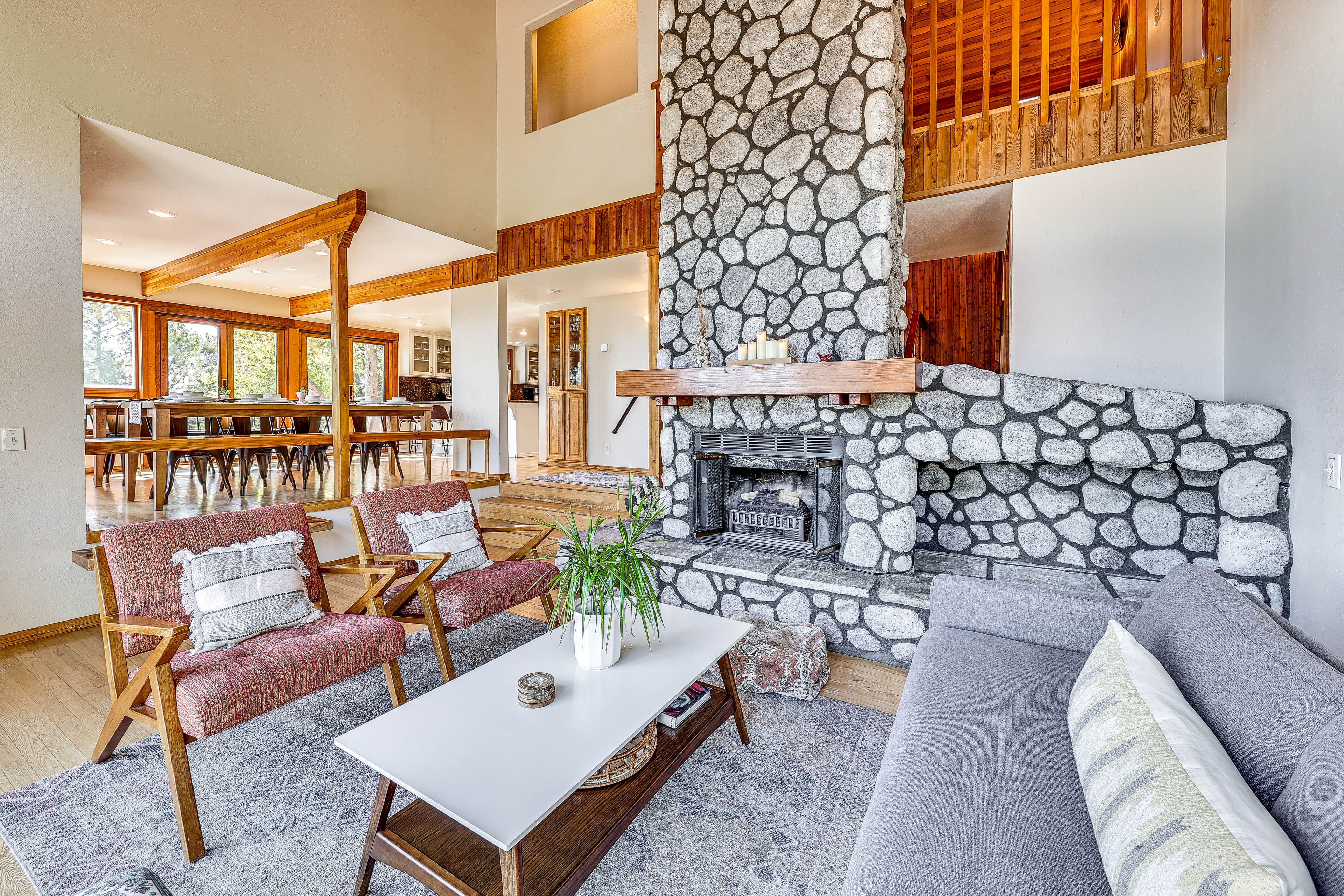 Living Room | Central A/C | Free WiFi | 1st Floor