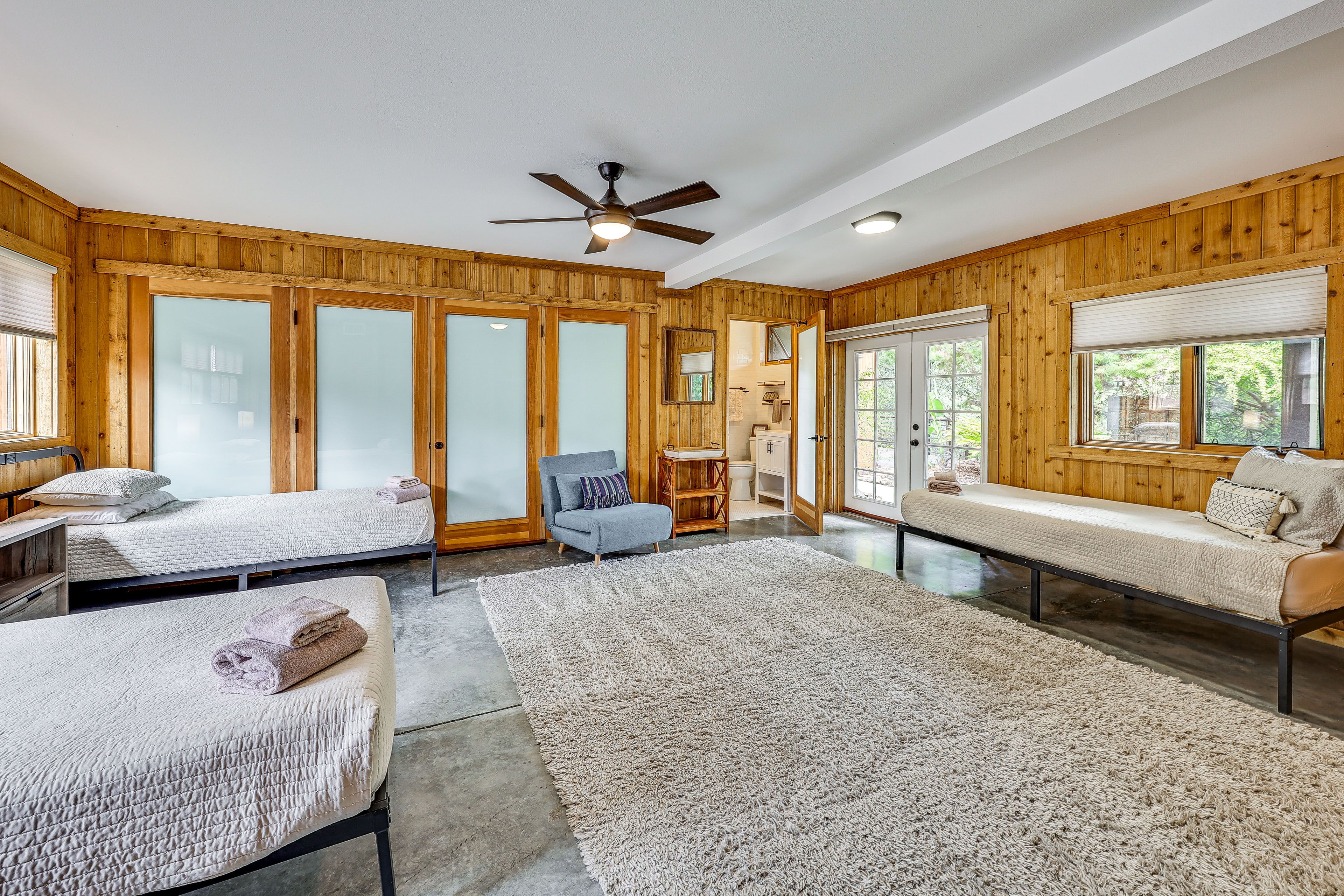 Bedroom 1 (Mountain View) | 2 Twin Beds (Converts to King) | 2 Twin Beds