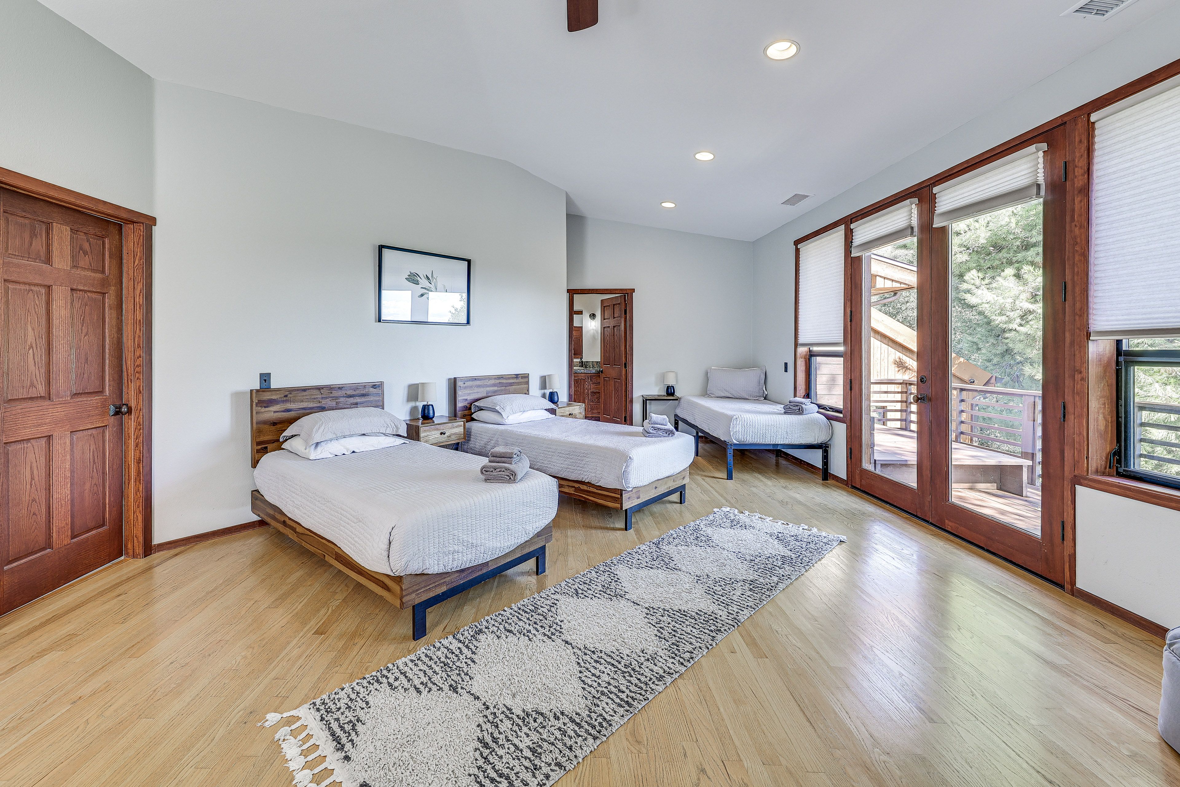 Bedroom 6 (Lotus) | 2 Twin Beds (Converts to King) | Twin Bed | 2nd Floor