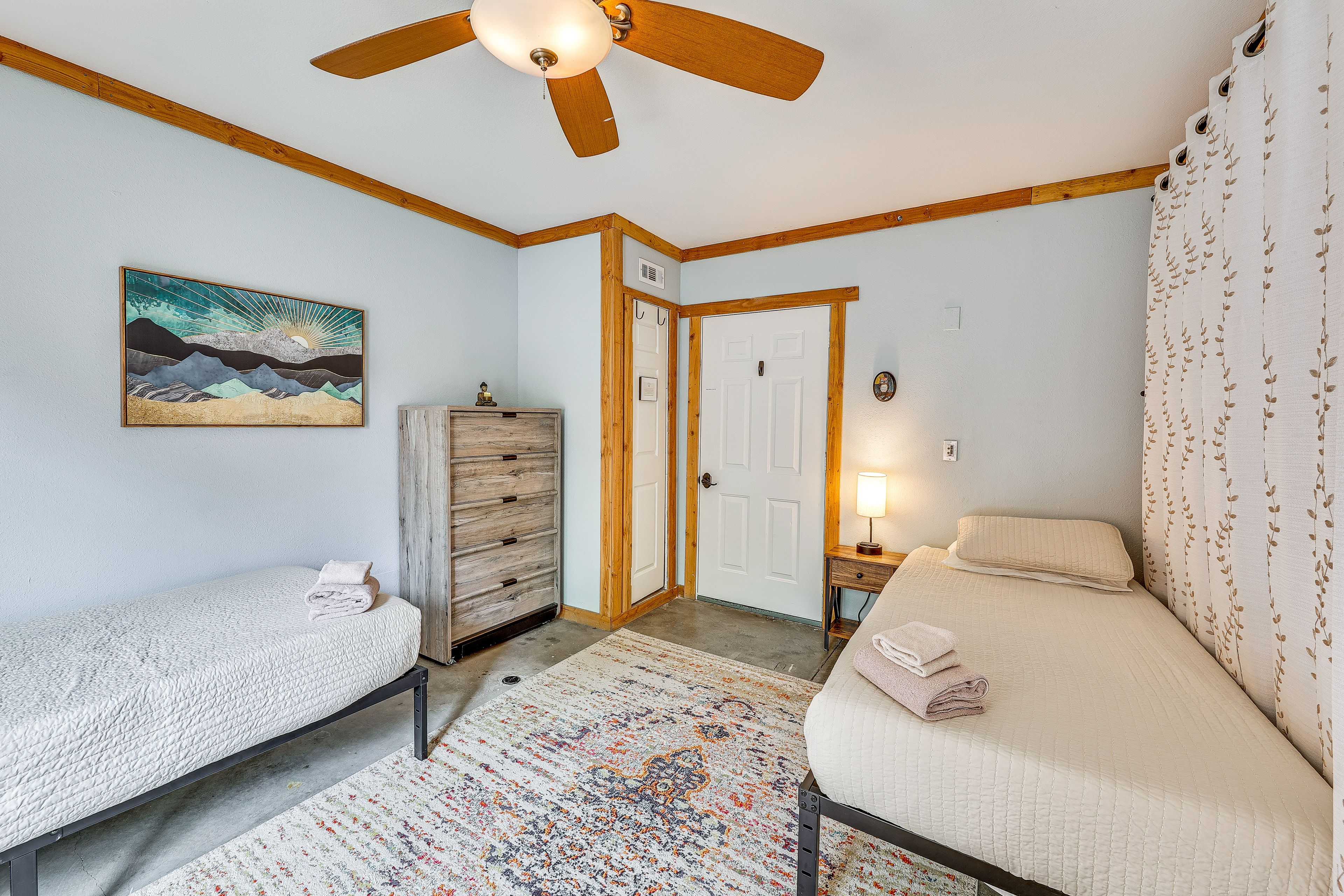 Bedroom 2 (Owl Box) | 2 Twin Beds (Converts to King) | 1st Floor