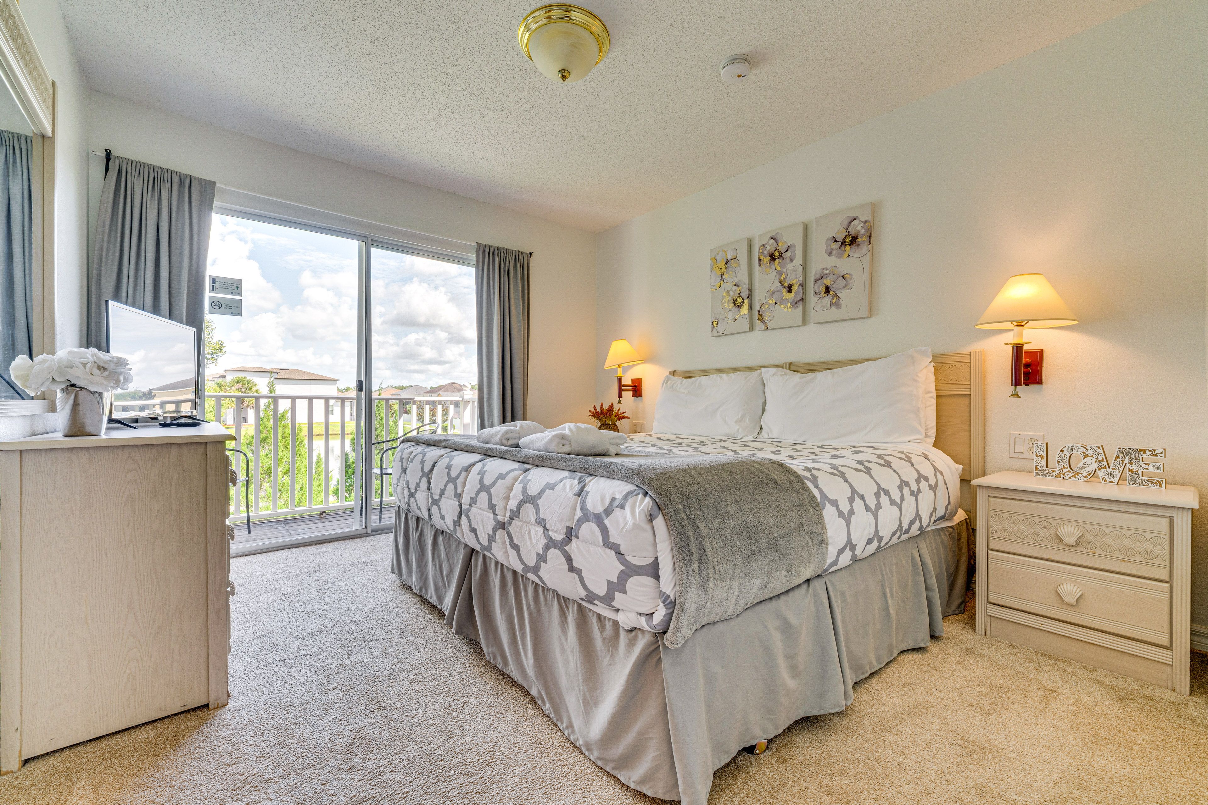 Bedroom 1 | King Bed | Balcony | 2nd Floor
