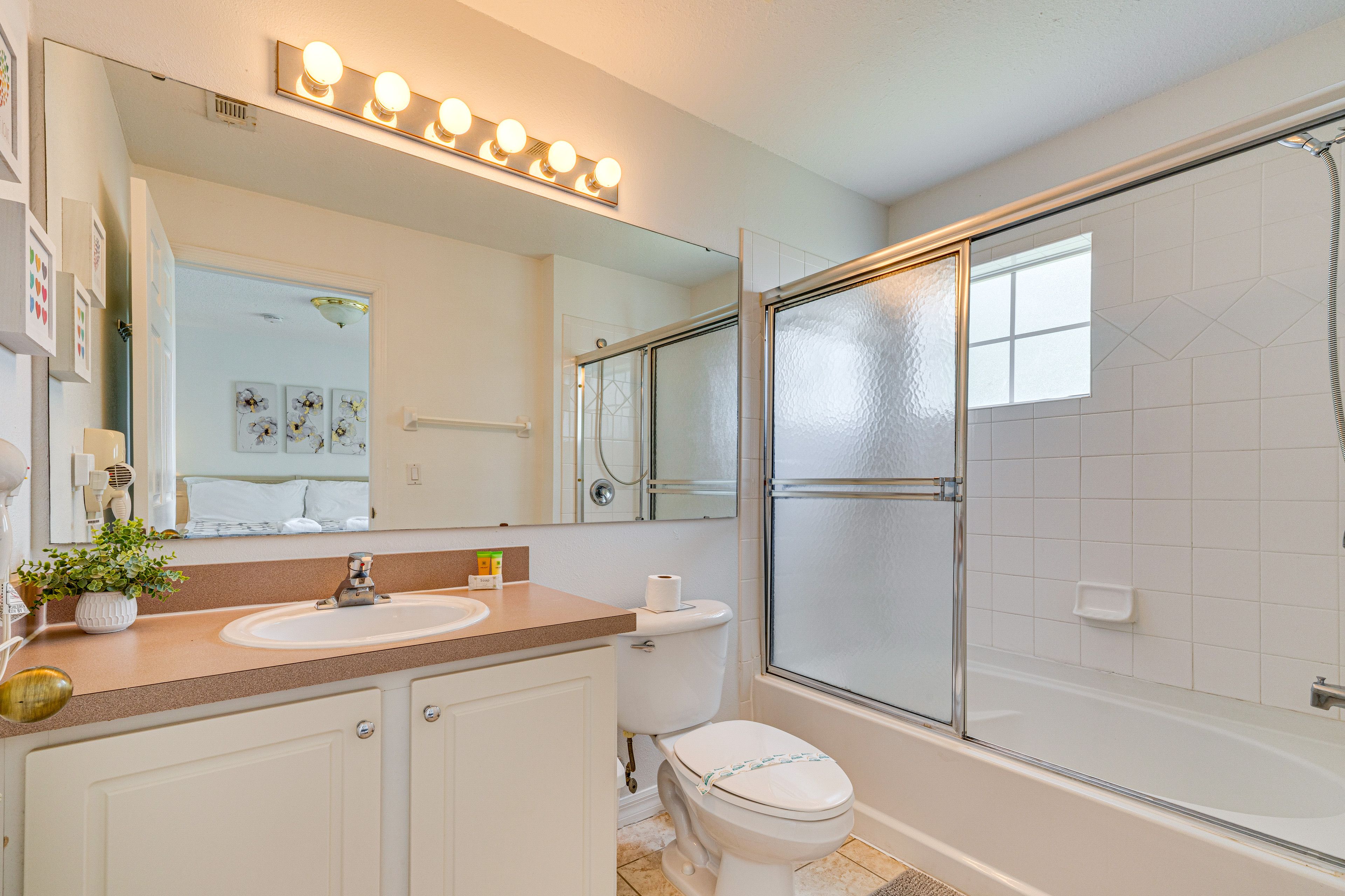 Full Bathroom | 2nd Floor
