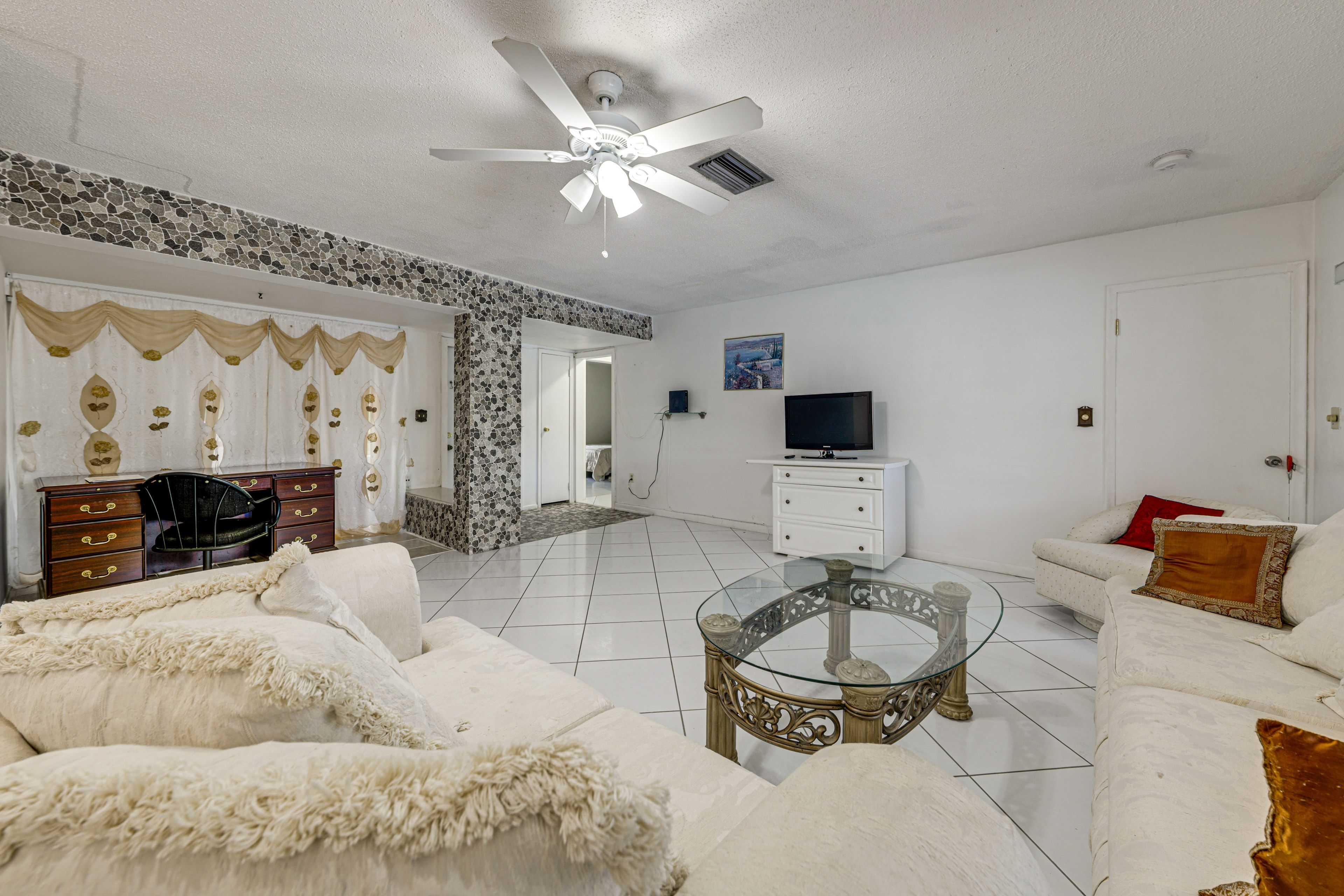 Living Room | Central A/C & Heating