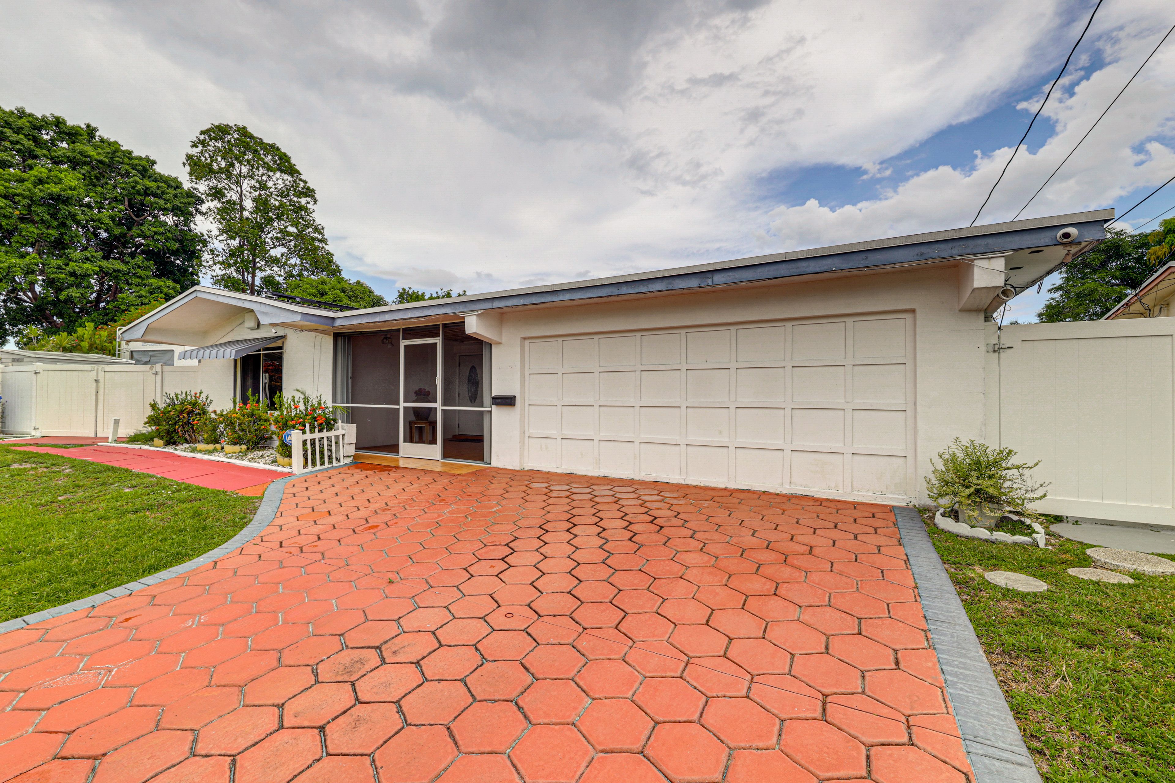 Exterior | Parking | Driveway (2 Vehicles)