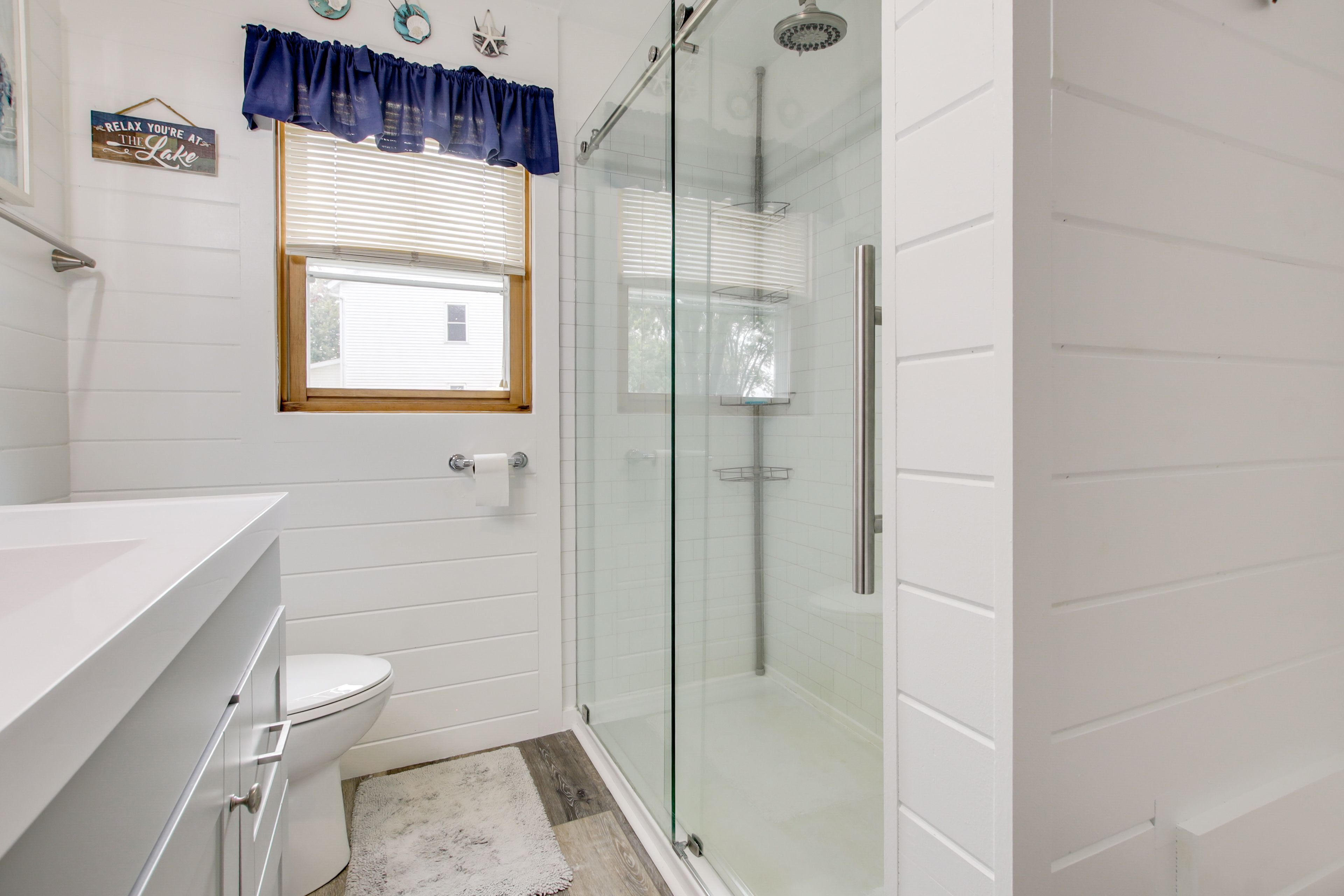 Full Bathroom | Complimentary Toiletries | Hair Dryer