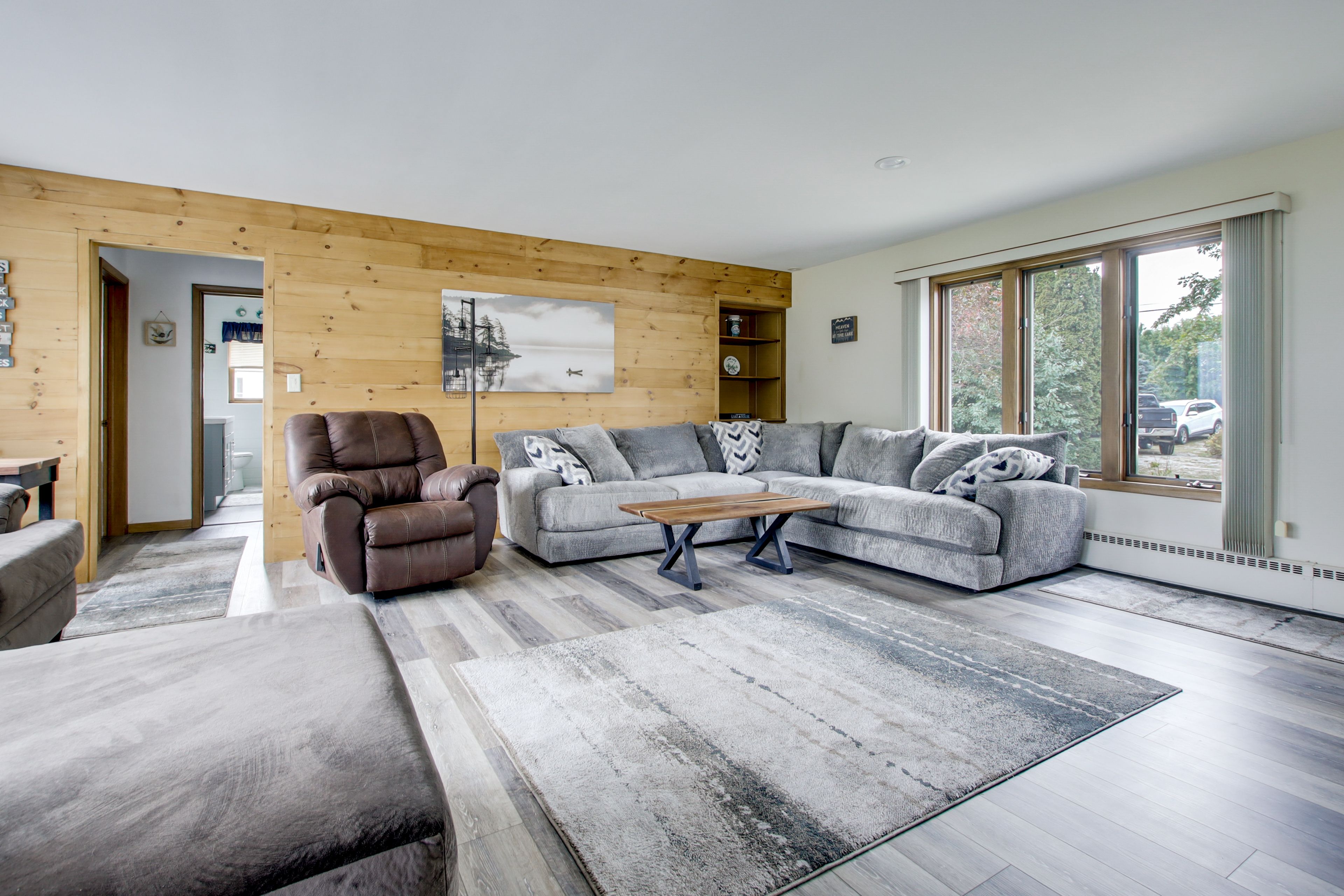 Living Room | Smart TV | Free WiFi