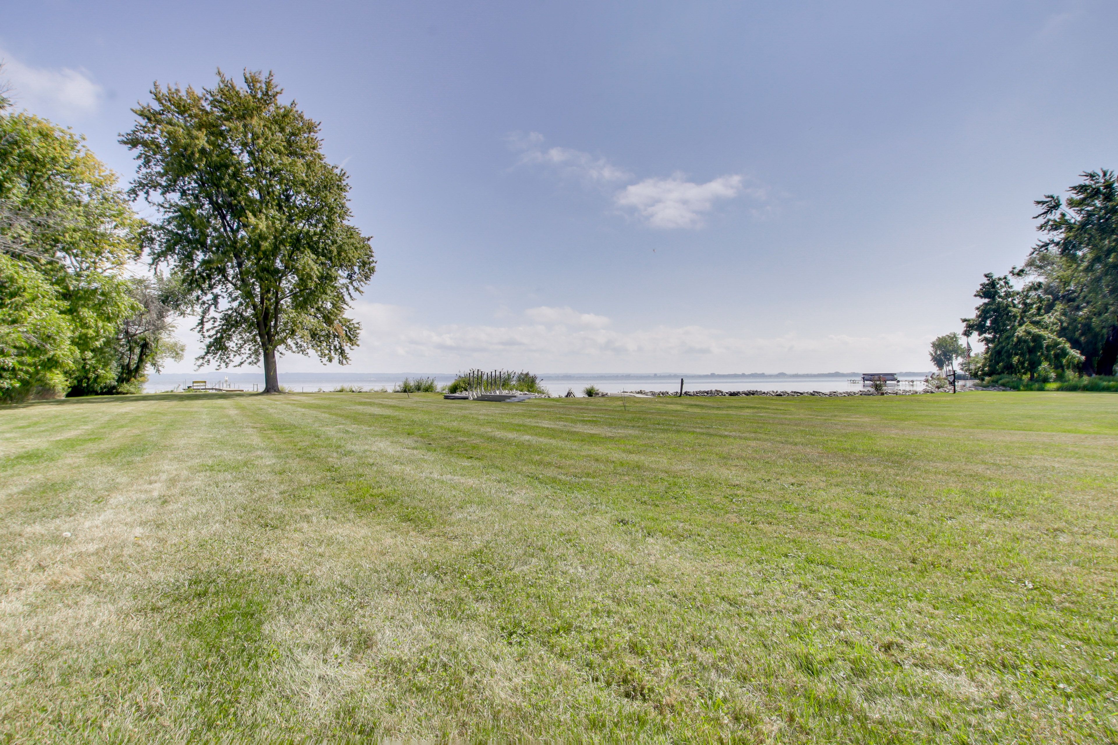 Backyard | 4 Mi to Lakeside Park