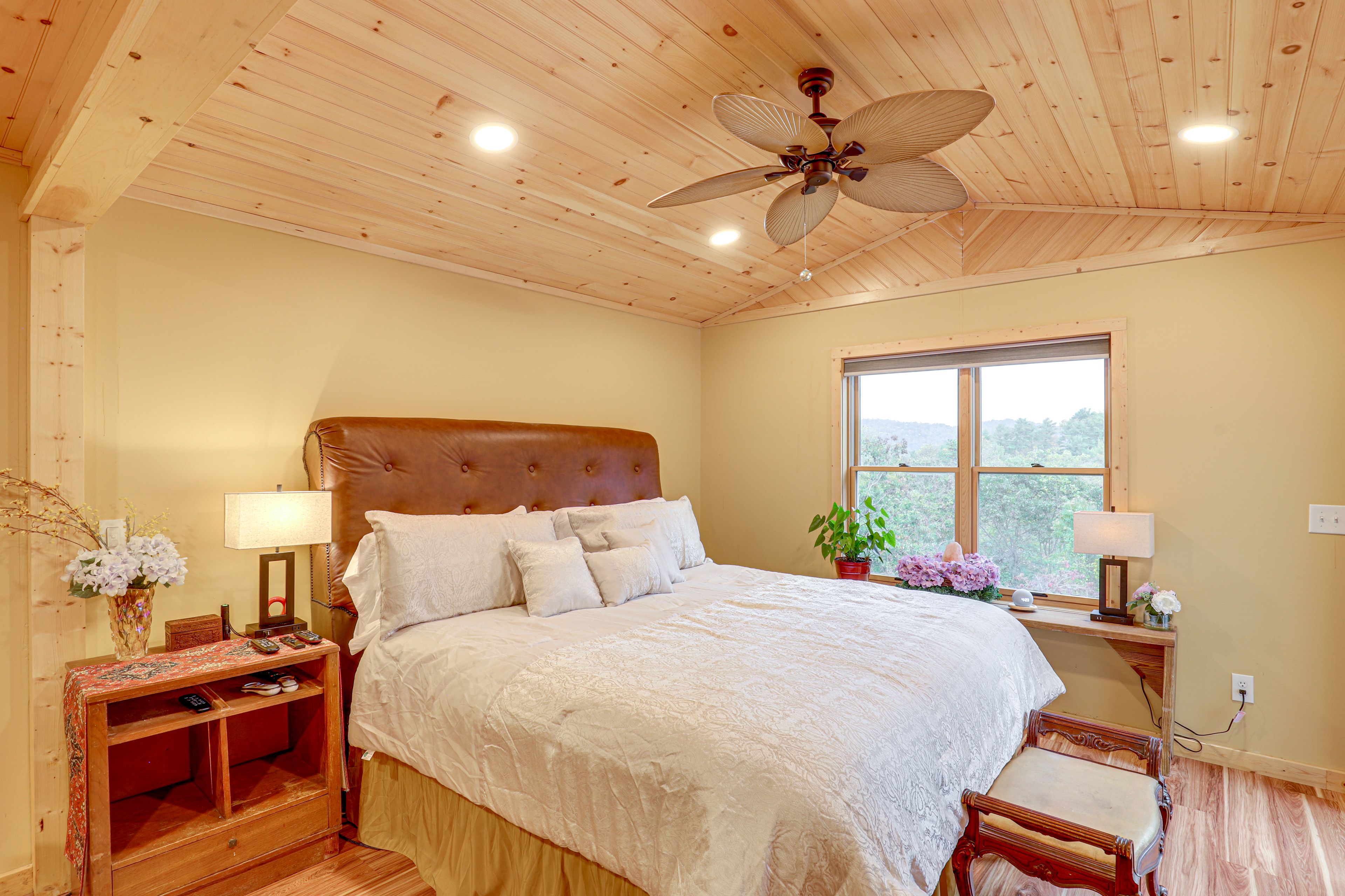 Bedroom 1 | King Bed | Smart TV