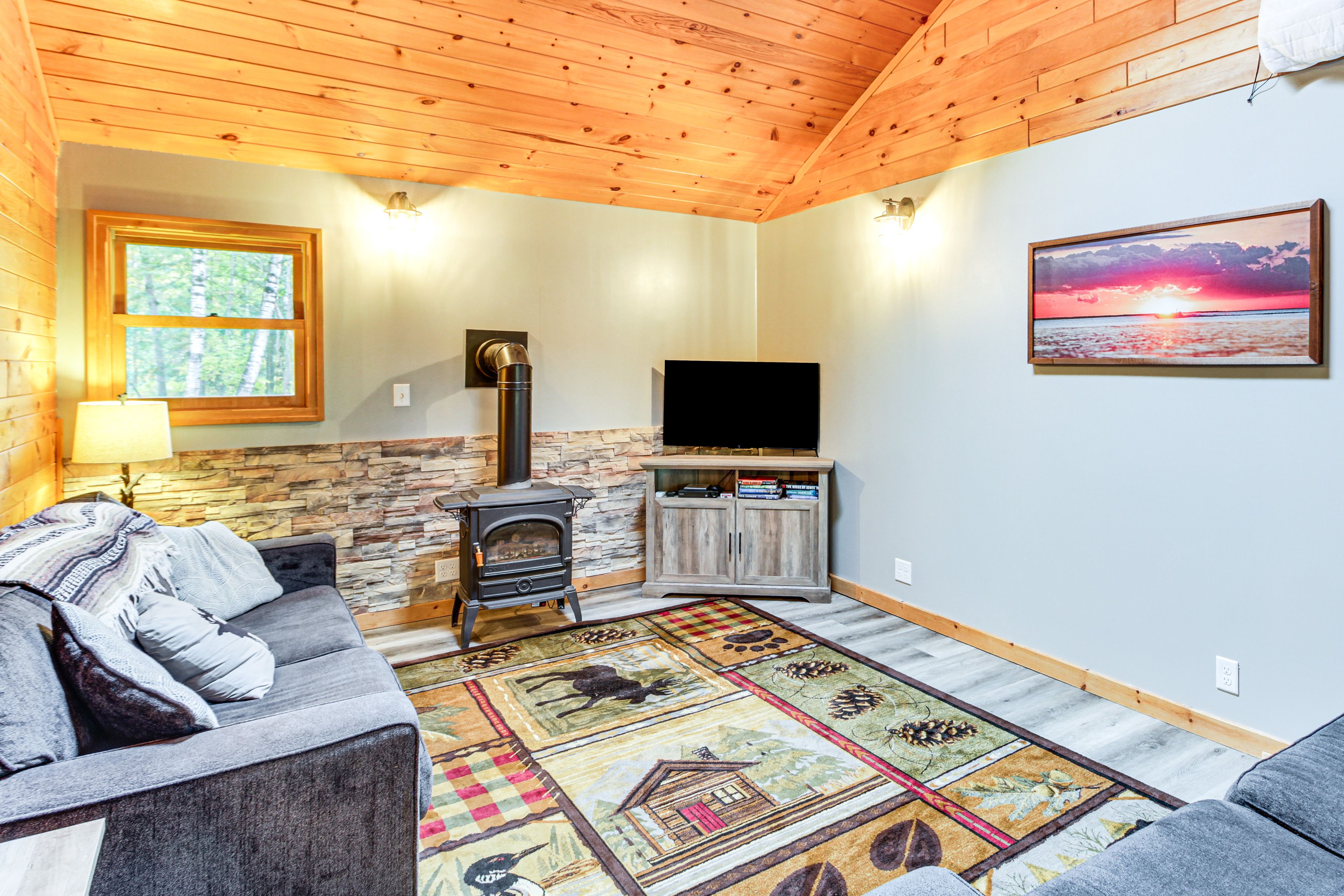 Living Room | Main Level | Smart TV | Free WiFi