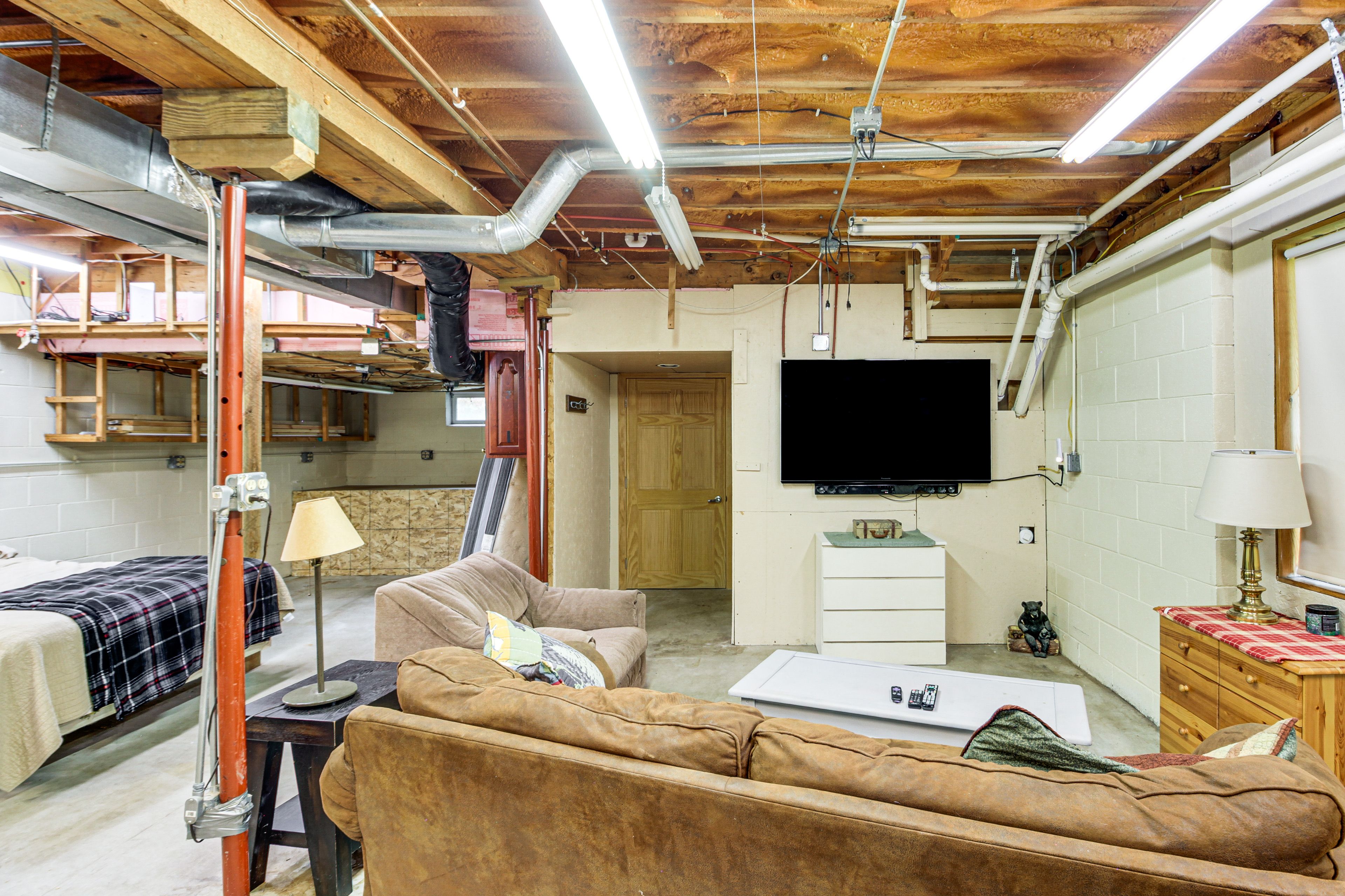 Den | Basement Level | 2 Queen Beds | Smart TV