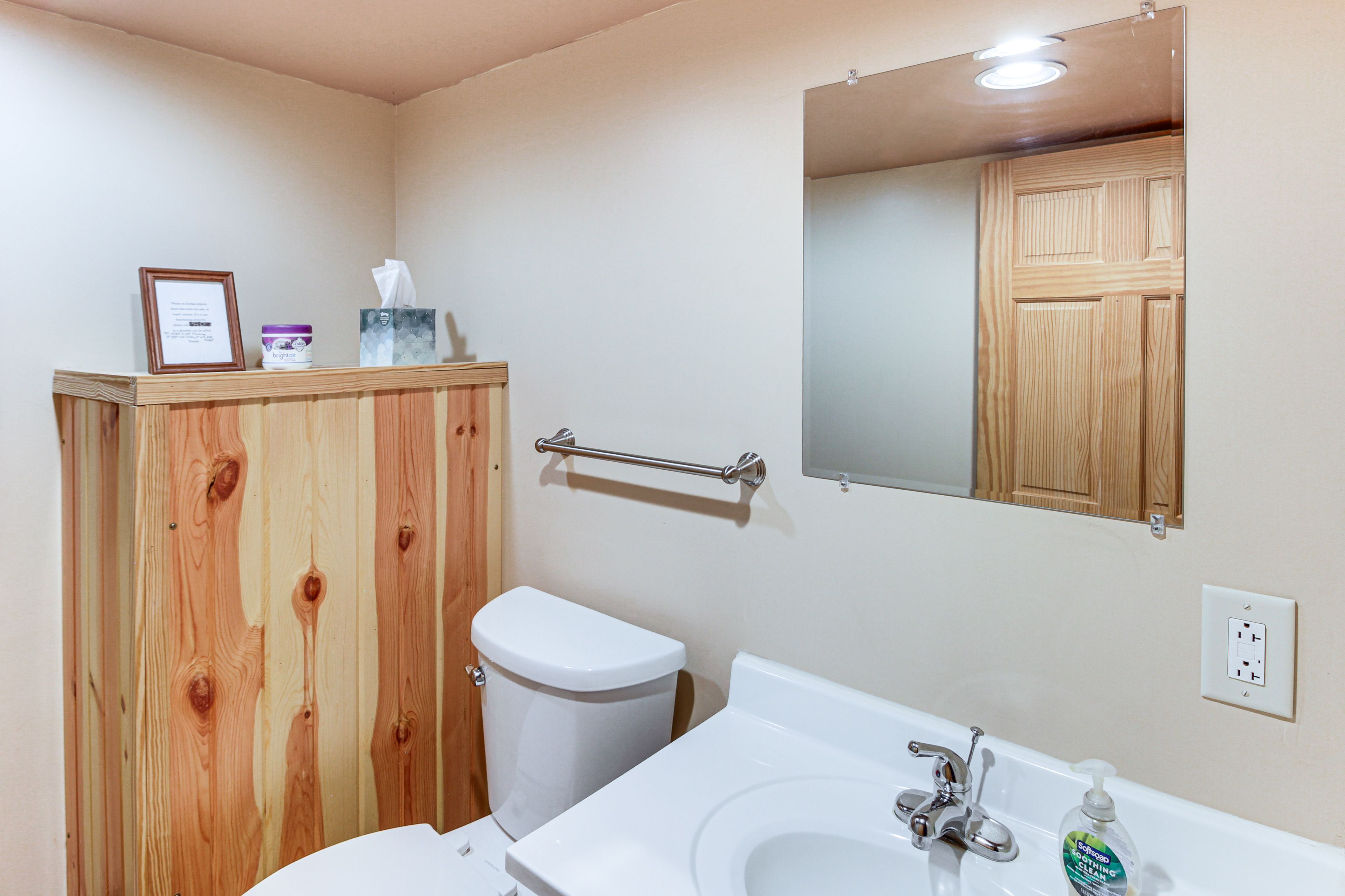 Full Bathroom | Basement Level | Complimentary Toiletries | Hair Dryer