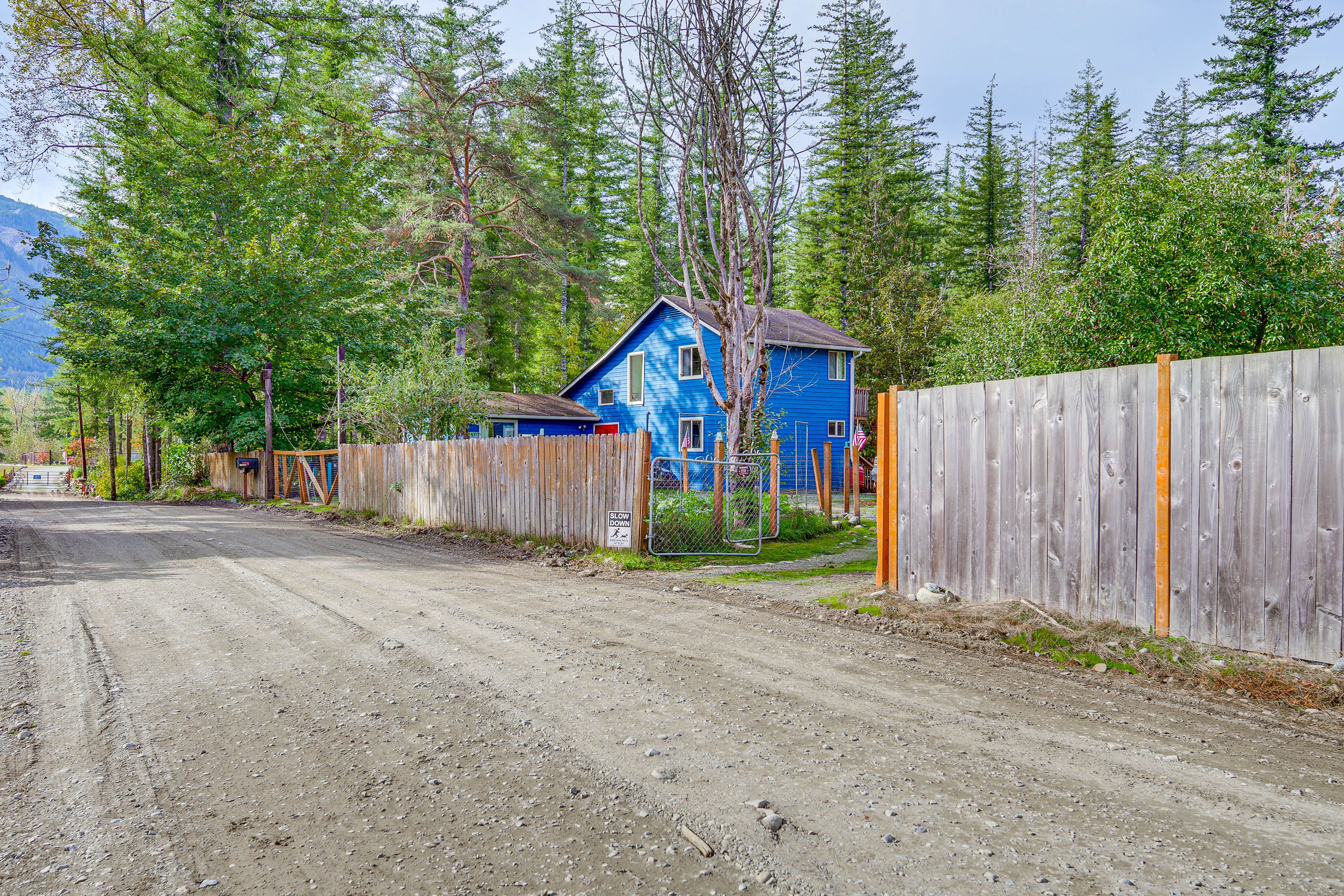 Property Entrance | Fenced Yard