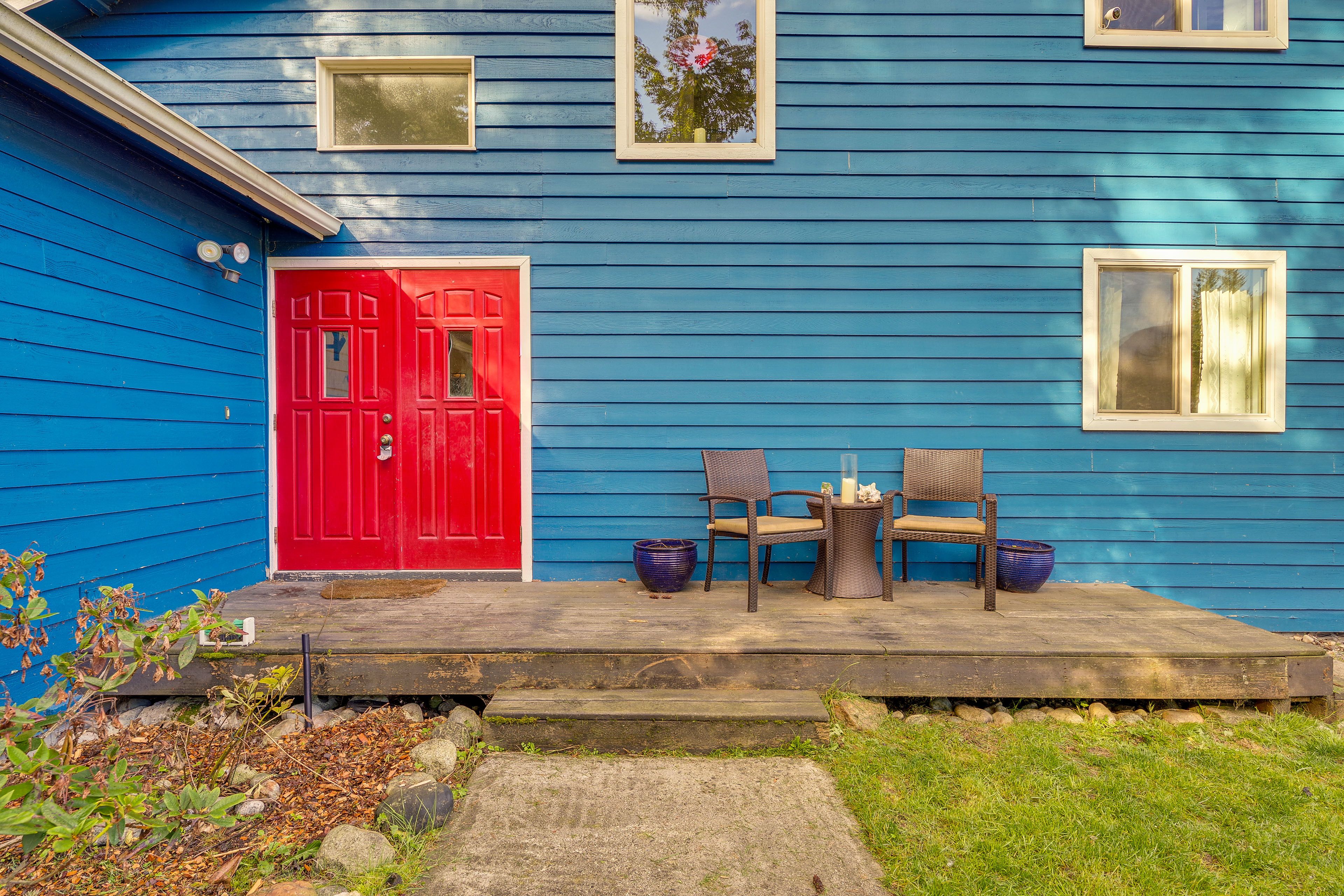 Front Porch w/ Seating | Mountain Views | 2-Story Home