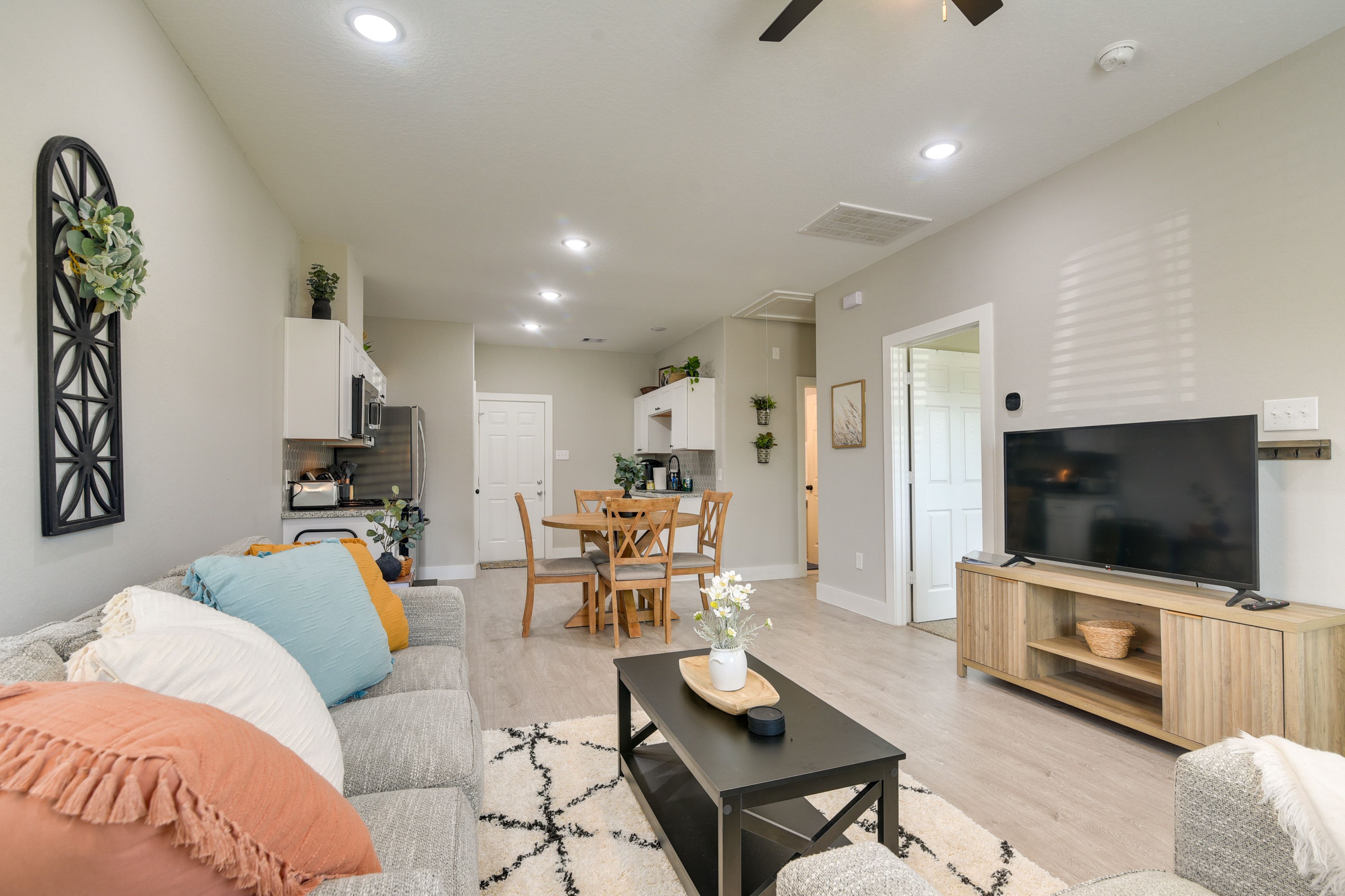 Living Room | Flat-Screen TV | Central Heating & A/C