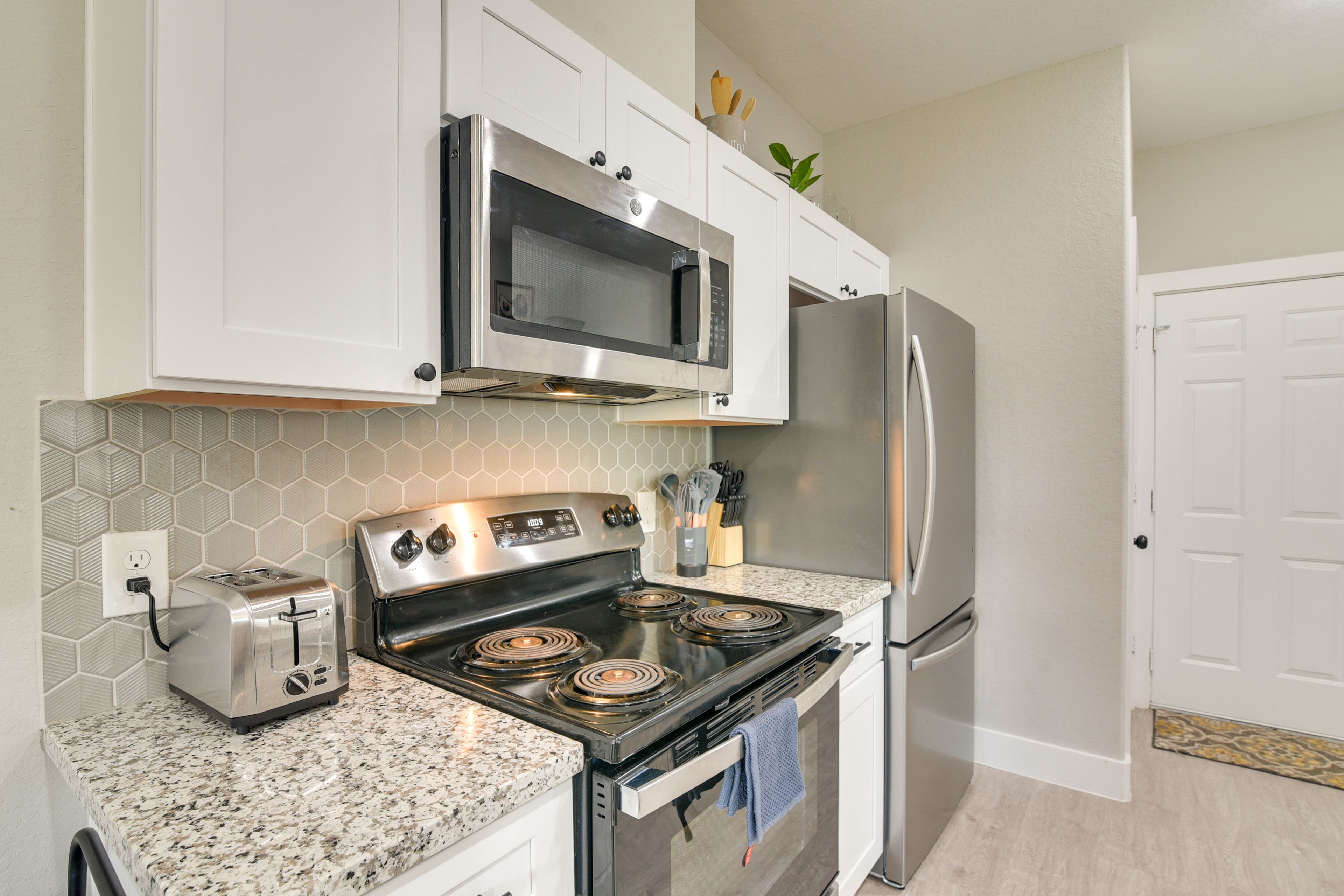 Kitchen | Cooking Basics | Keurig Coffee Maker | Washer/Dryer