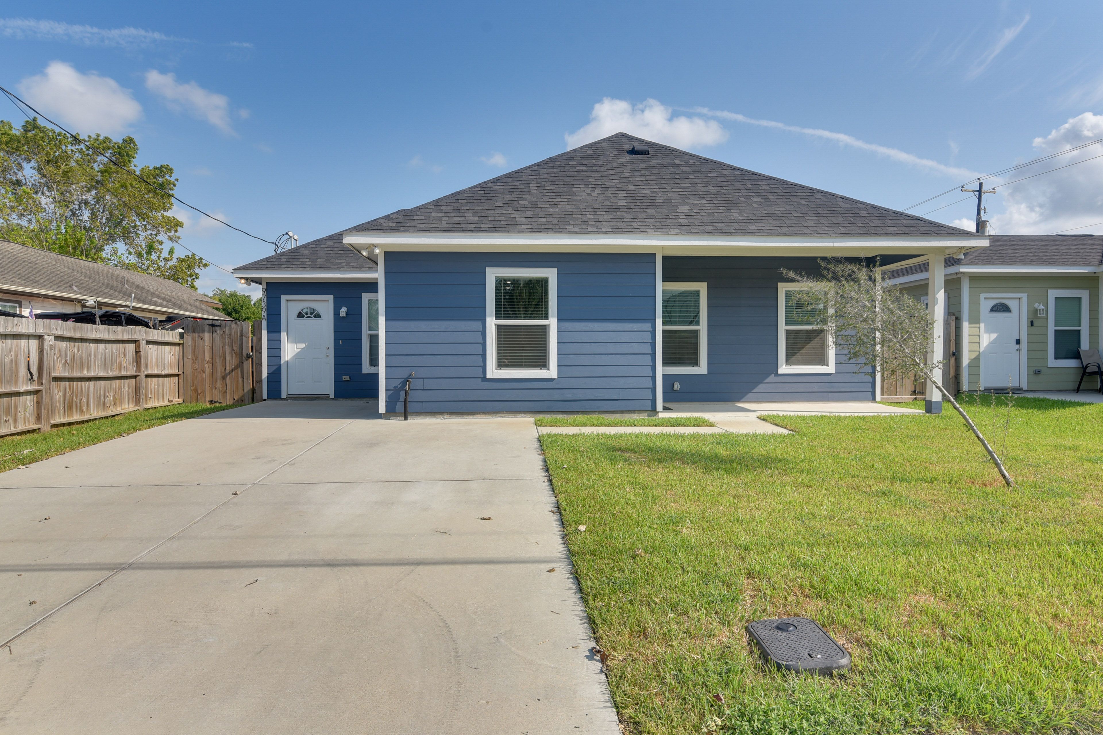 Exterior | Parking | Driveway (2 Vehicles)