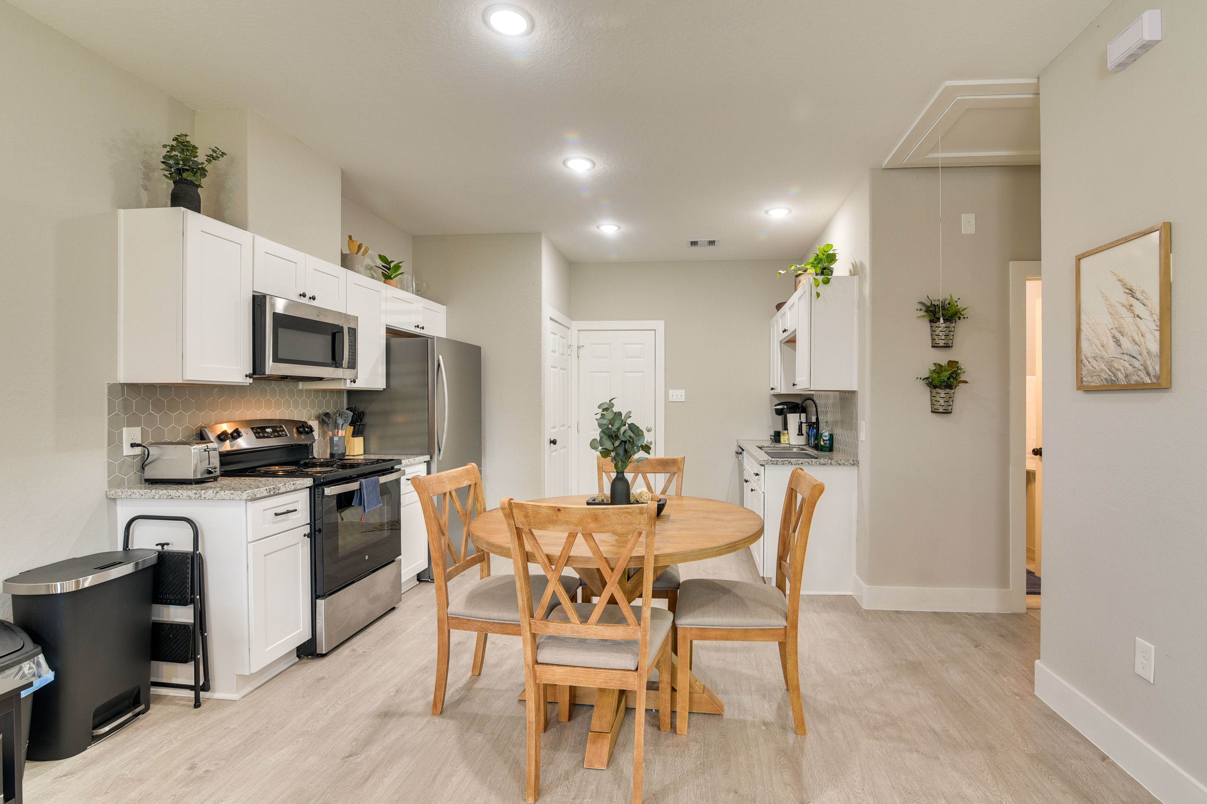 Dining Area | Dishware/Flatware | Free WiFi