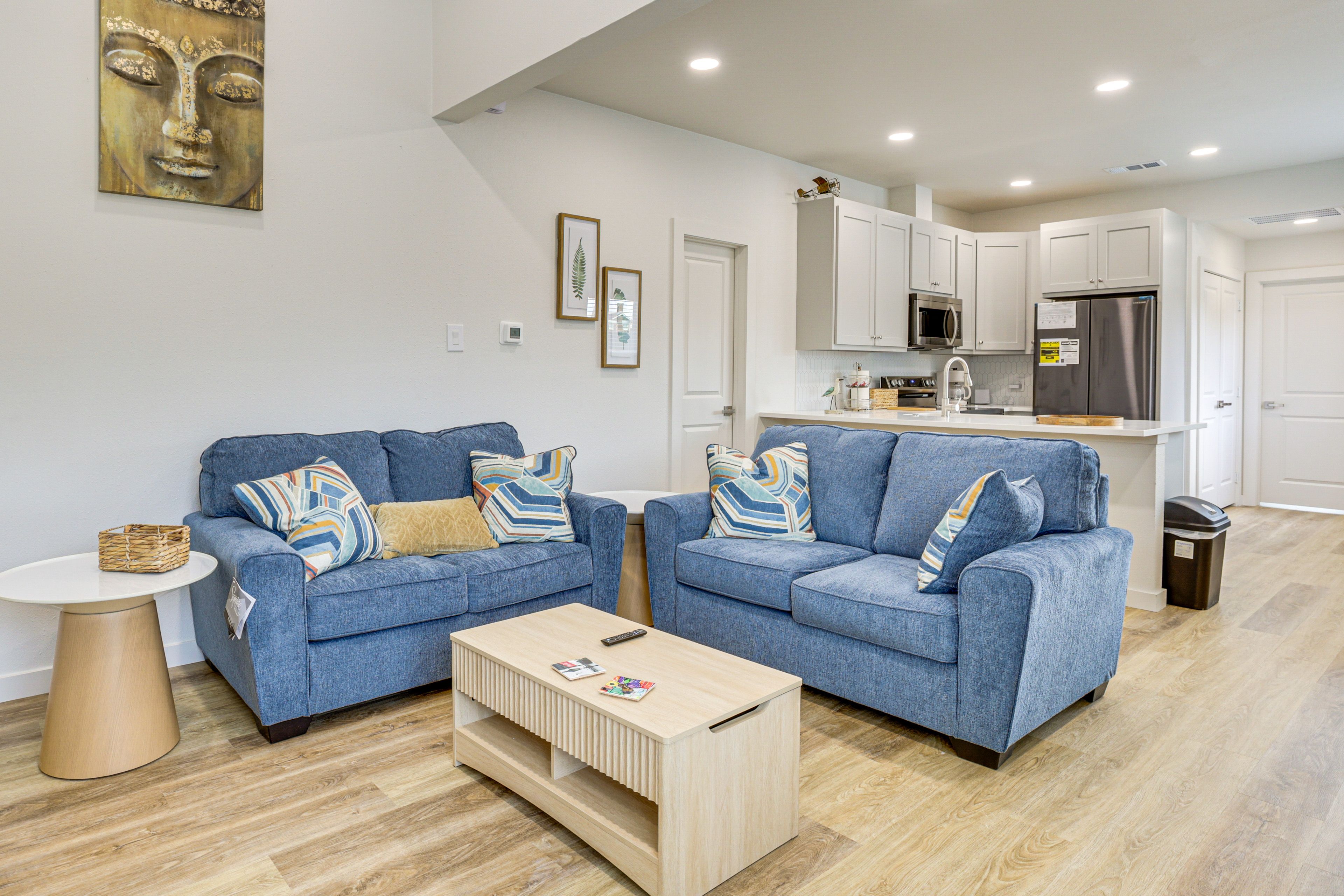 Dallas Vacation Rental | 2BR | 2BA | 967 Sq Ft | Step-Free Access