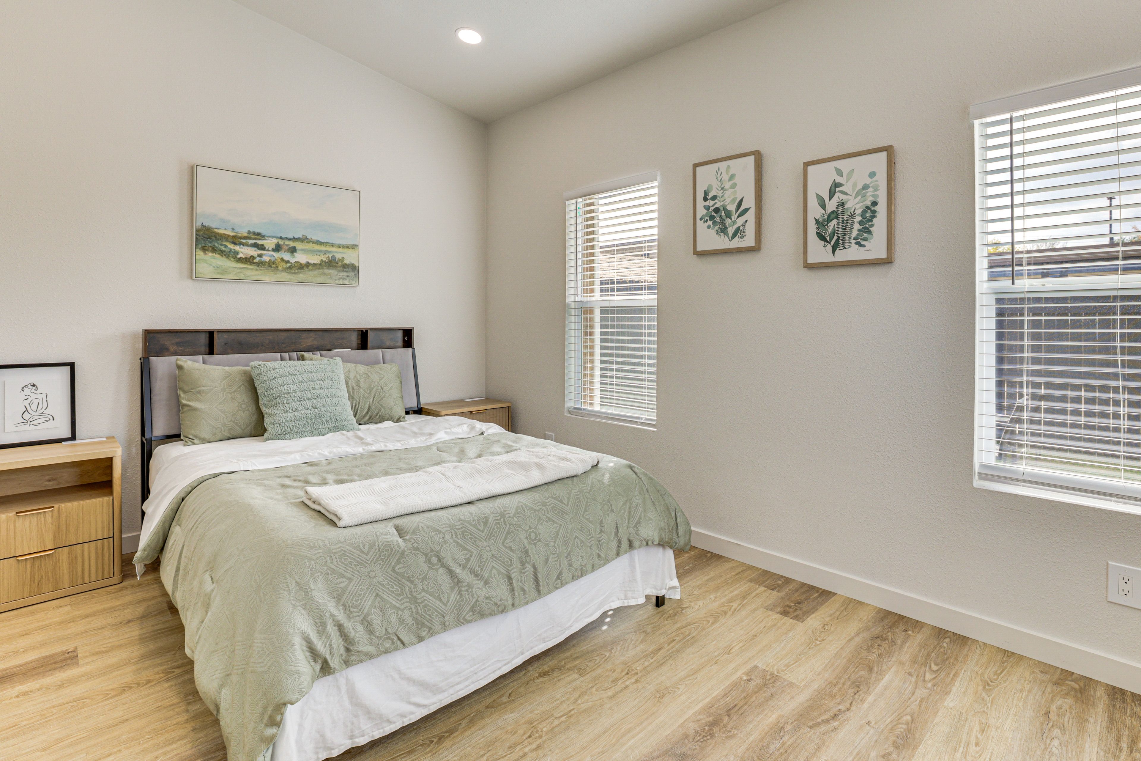 Bedroom 2 | Queen Bed | Smart TV