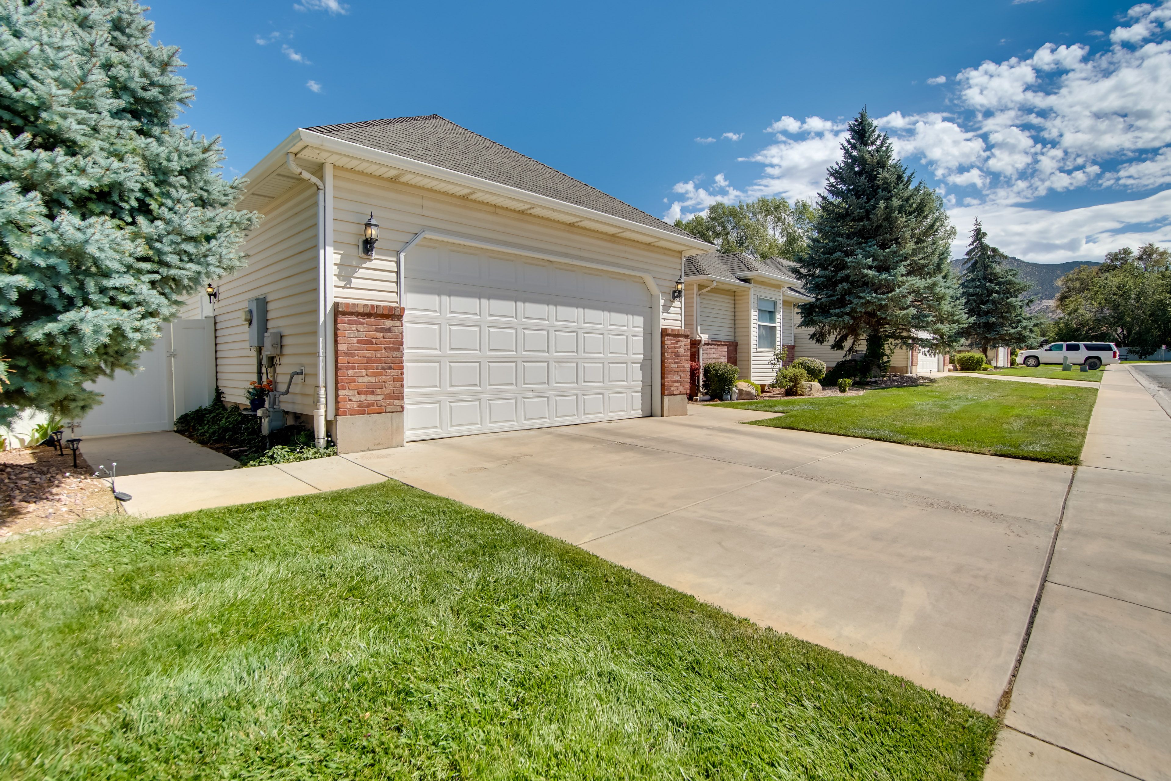 Parking | Shared Driveway | Additional Public Parking On-Site