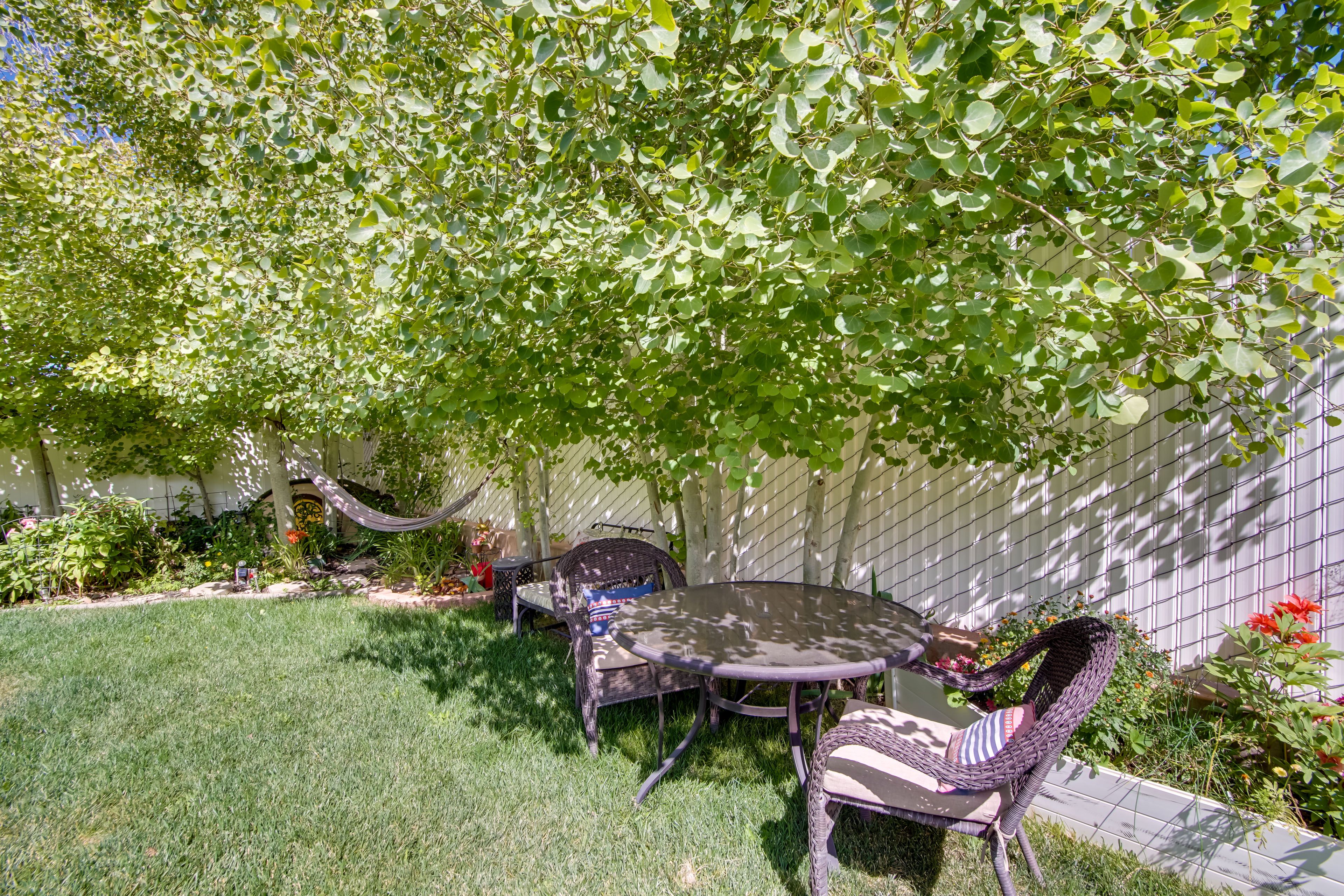 Outdoor Dining | Hammock