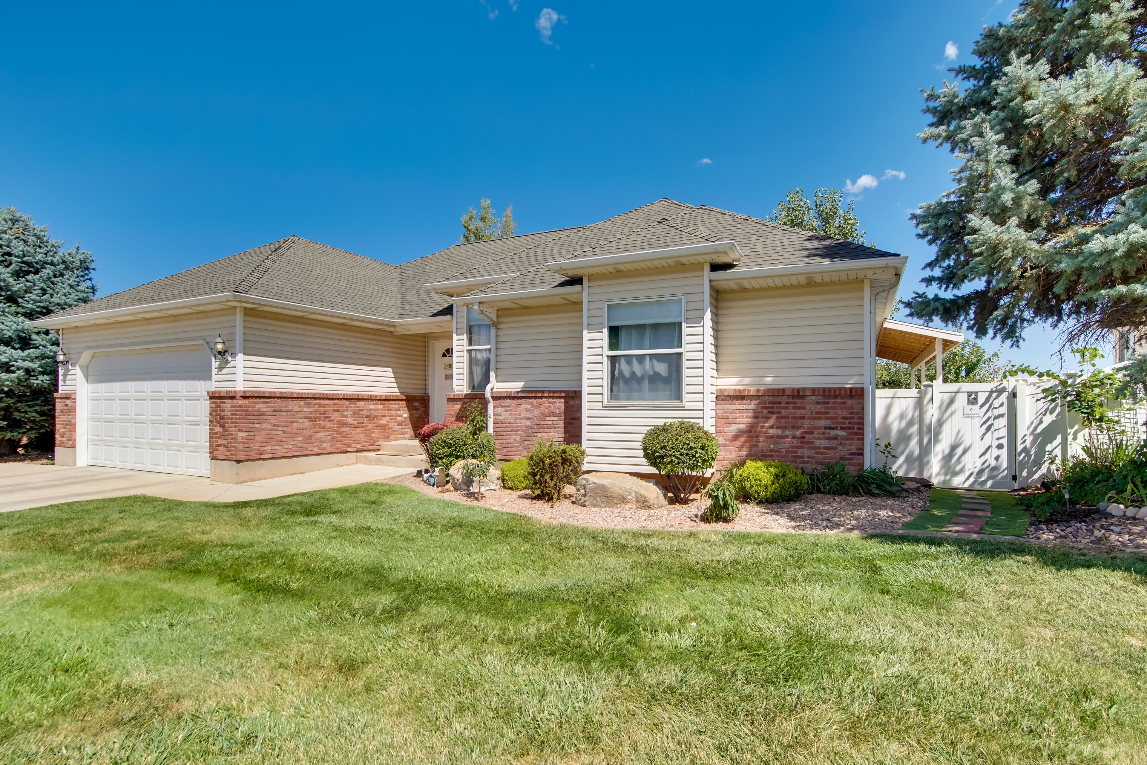 Front Yard | Single-Story House