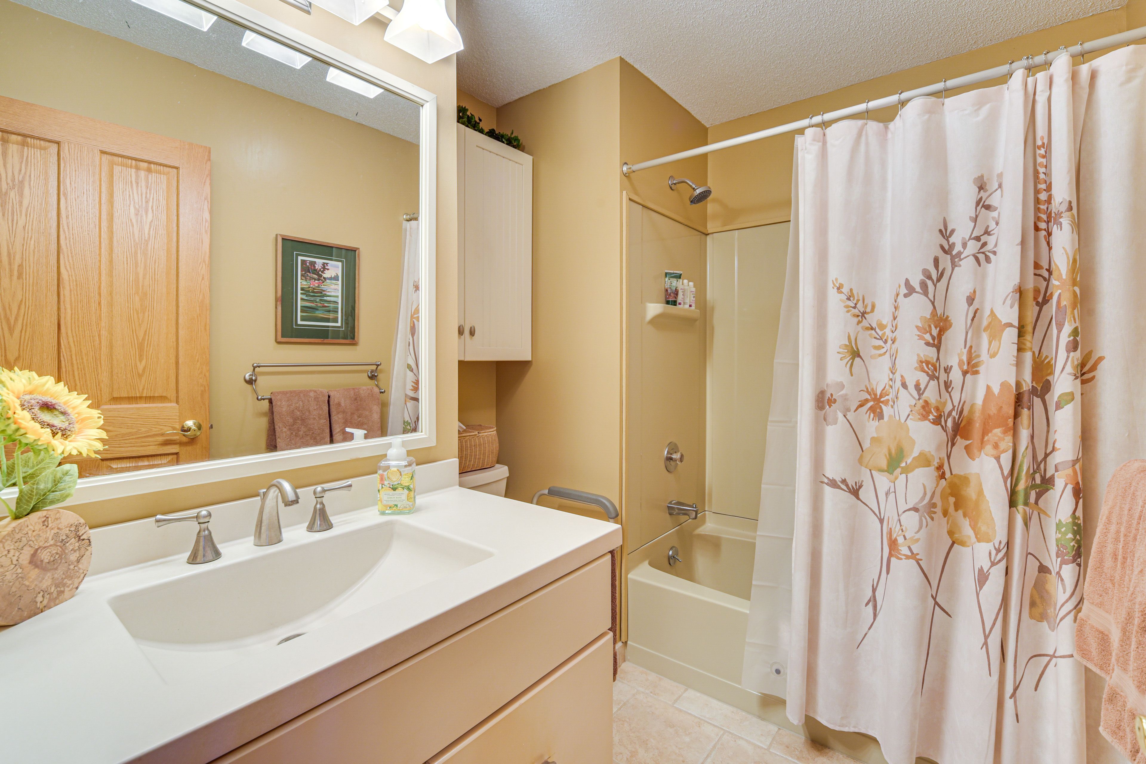 Full Bathroom | 1st Floor