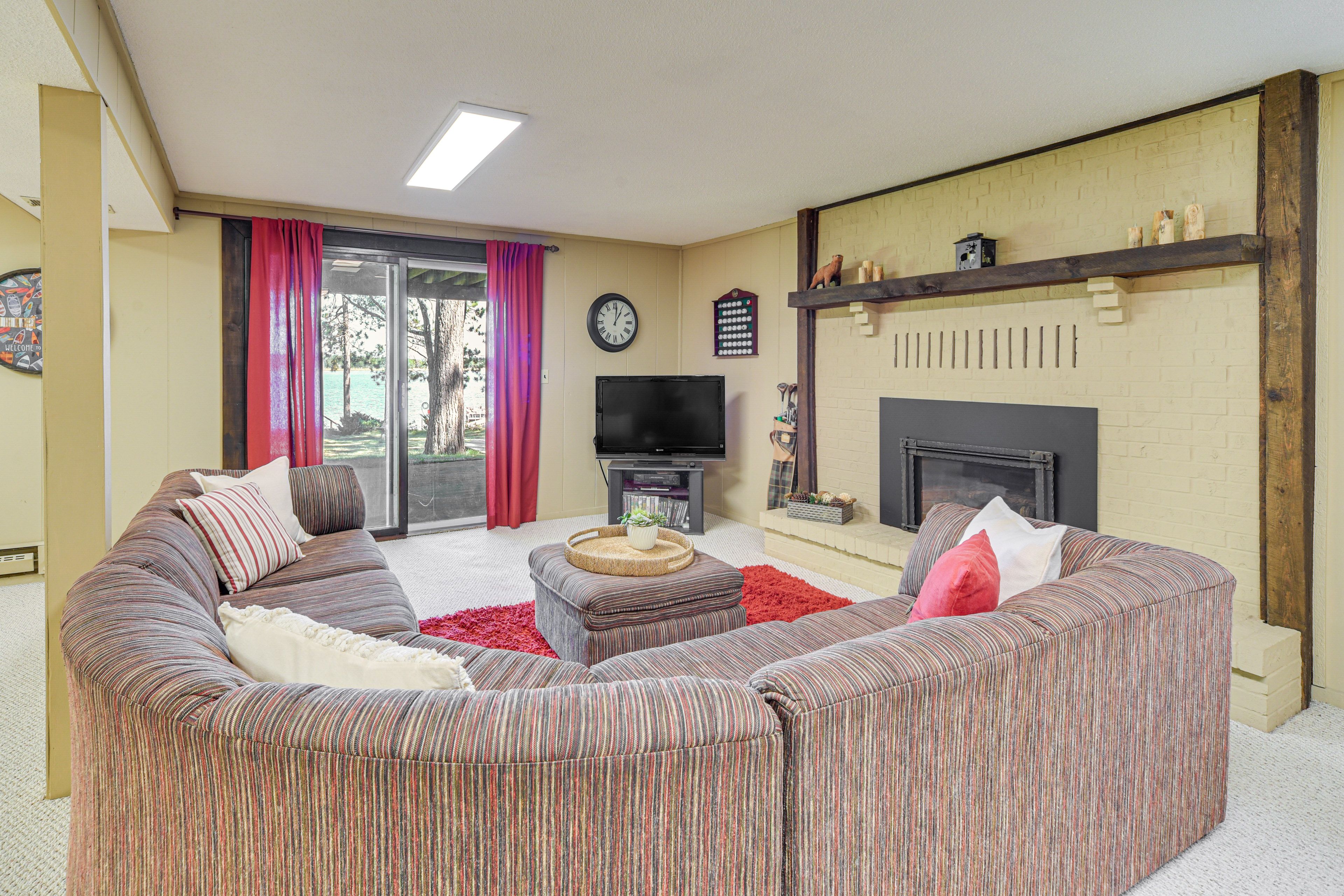 Downstairs Living Area | King Bed | Queen Bed | Basement