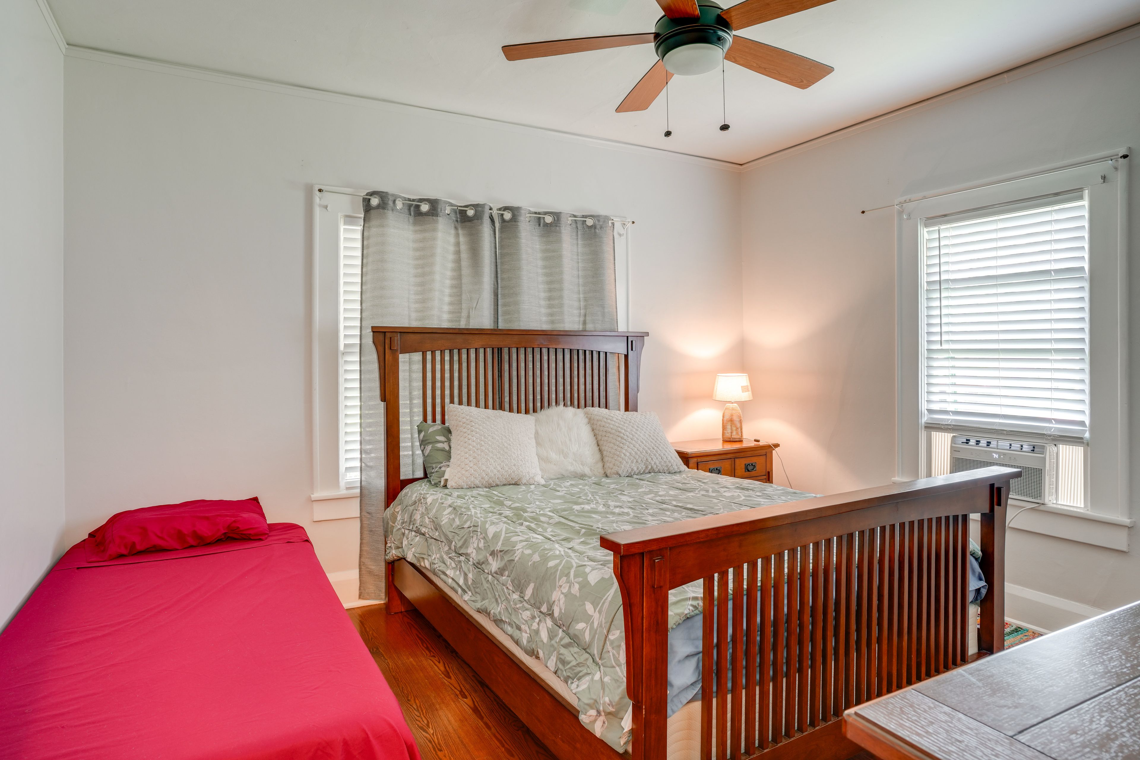 Bedroom 2 | Queen Bed | Twin Bed