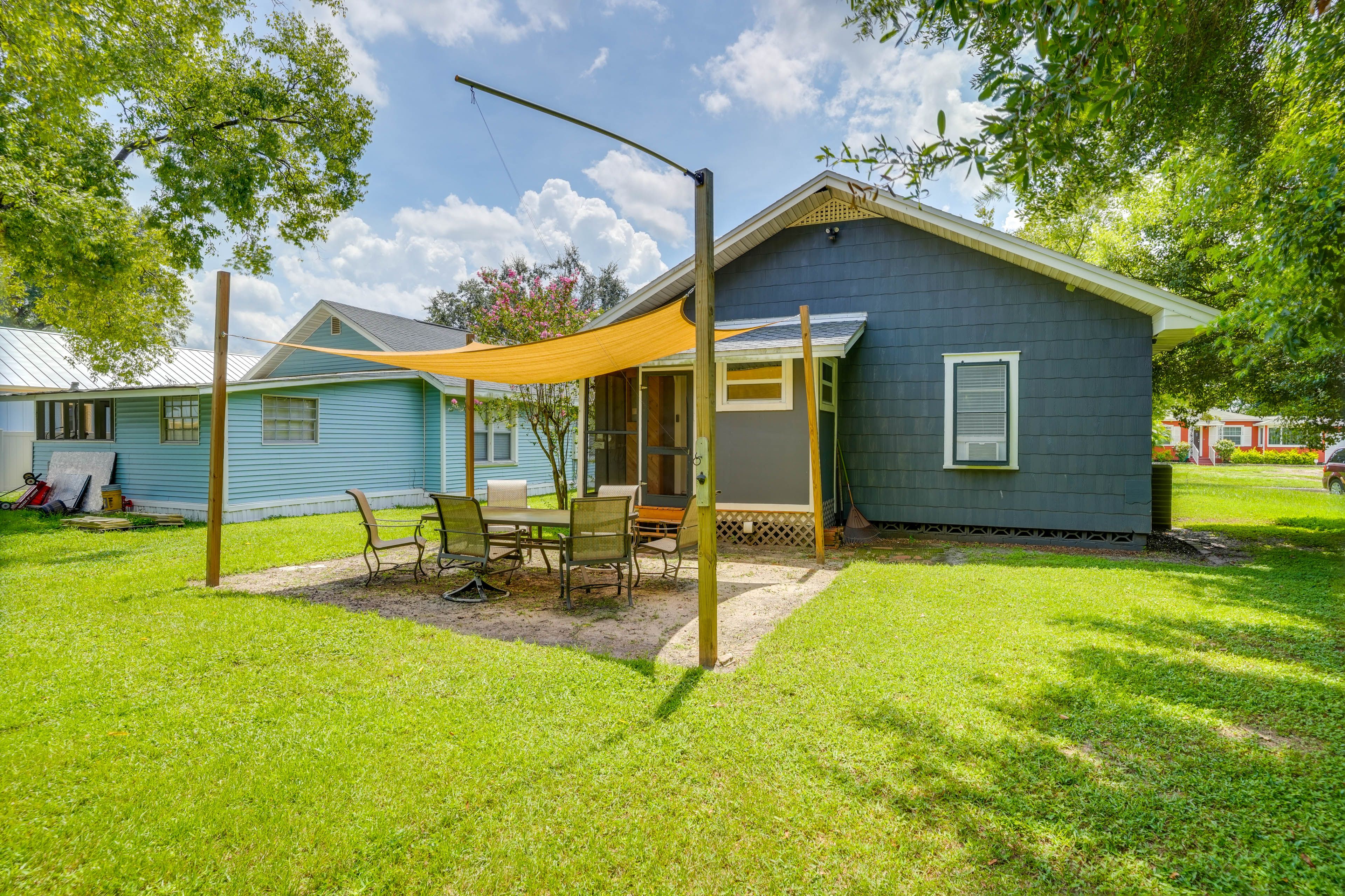 Lakeland Vacation Rental | 2BR | 1BA | 1,008 Sq Ft | 5 Steps to Access