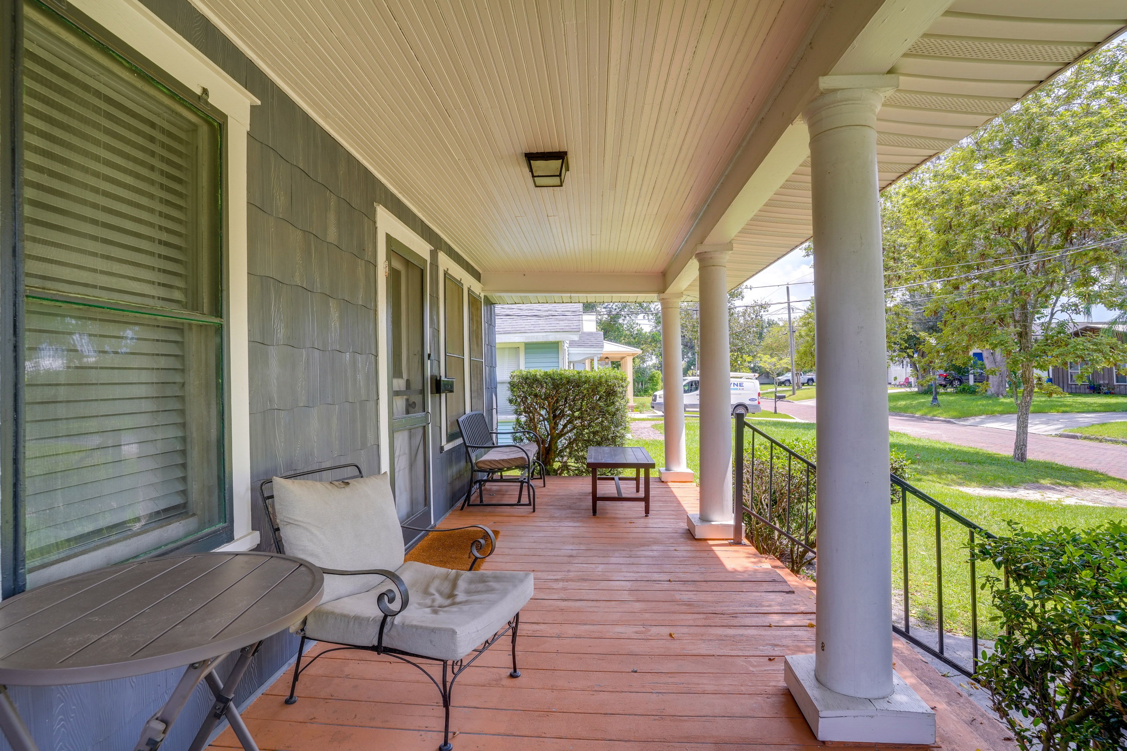 Front Porch w/ Seating