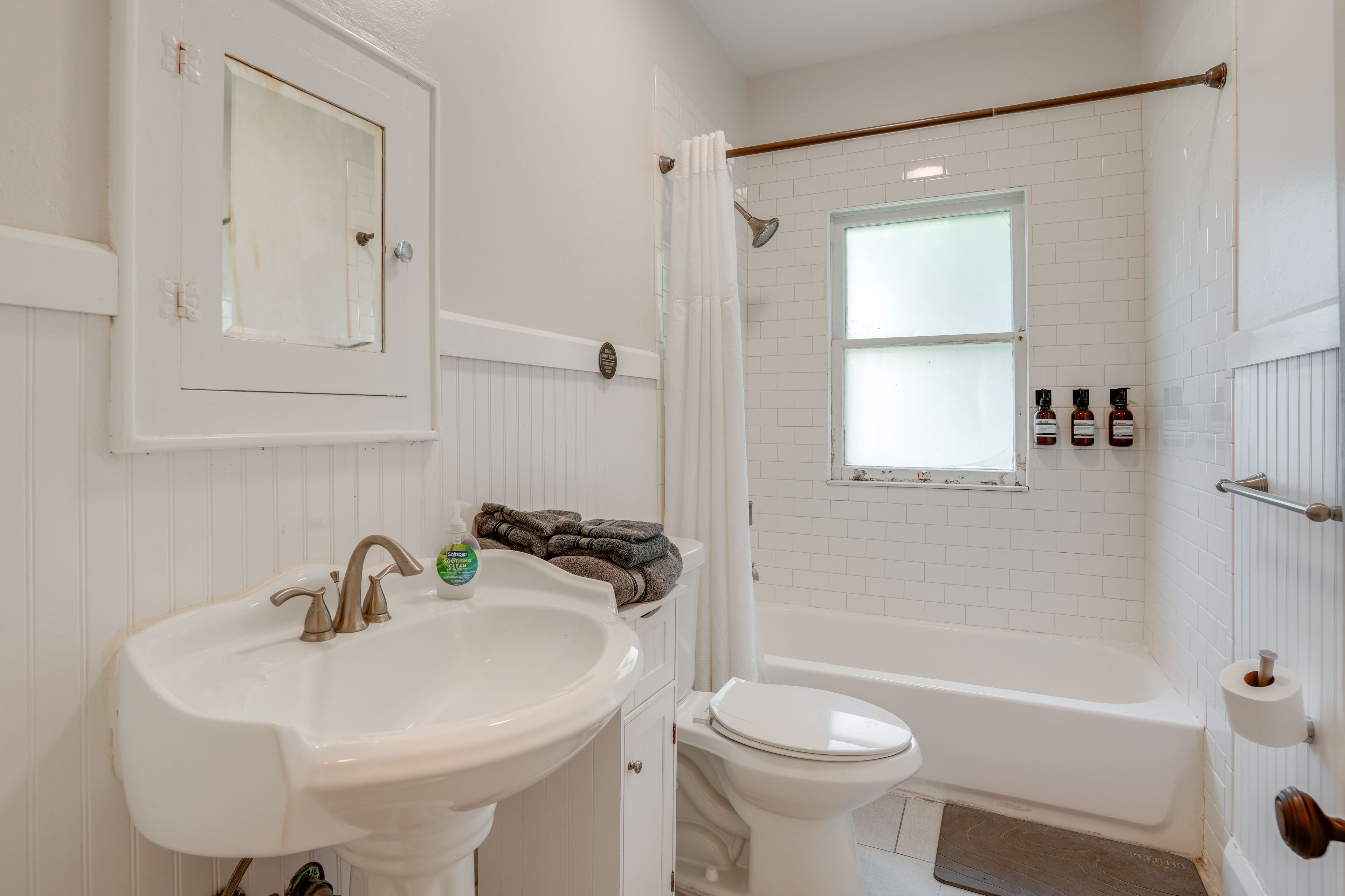 Full Bathroom