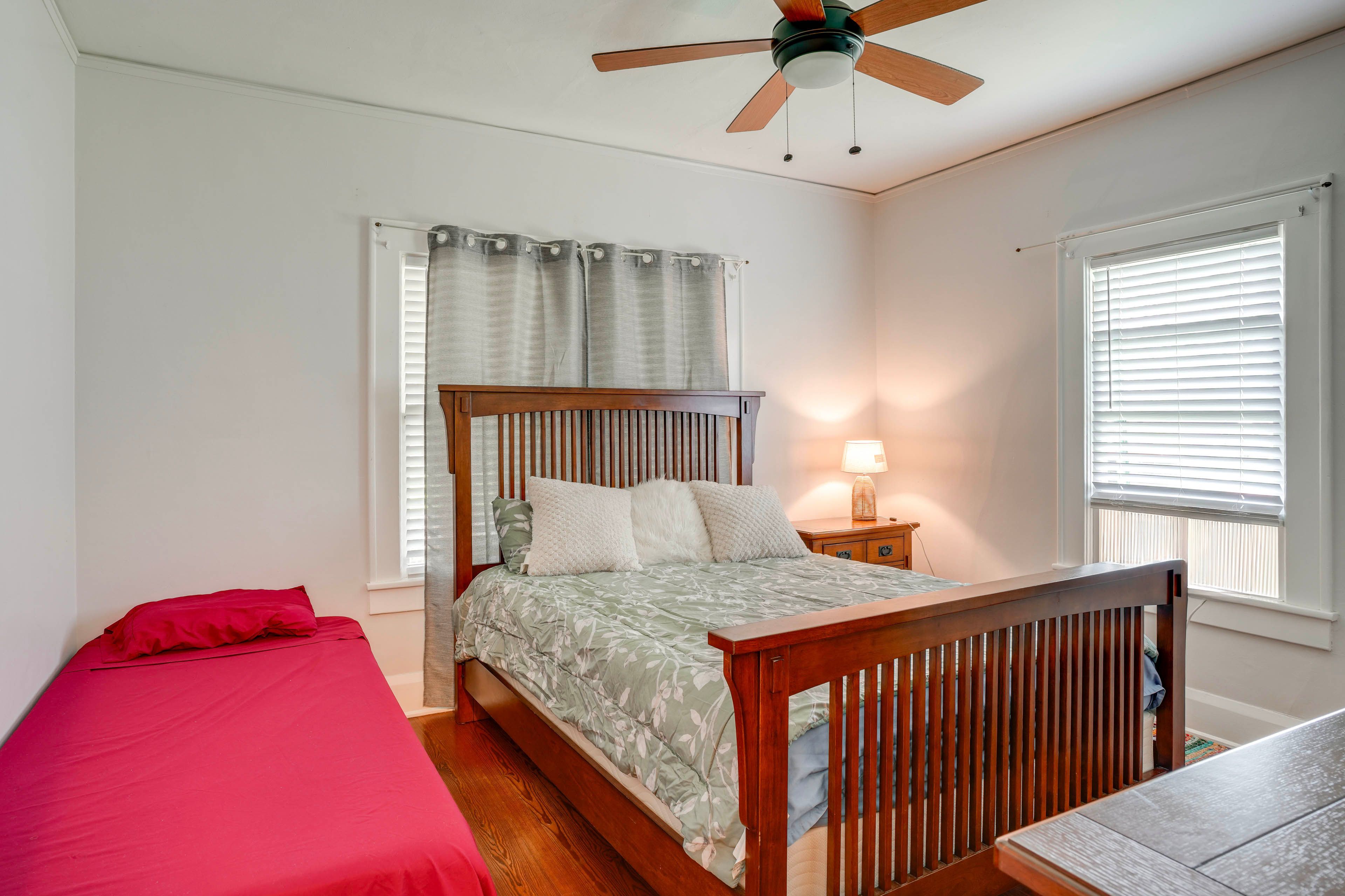 Bedroom 2 | Queen Bed | Twin Bed