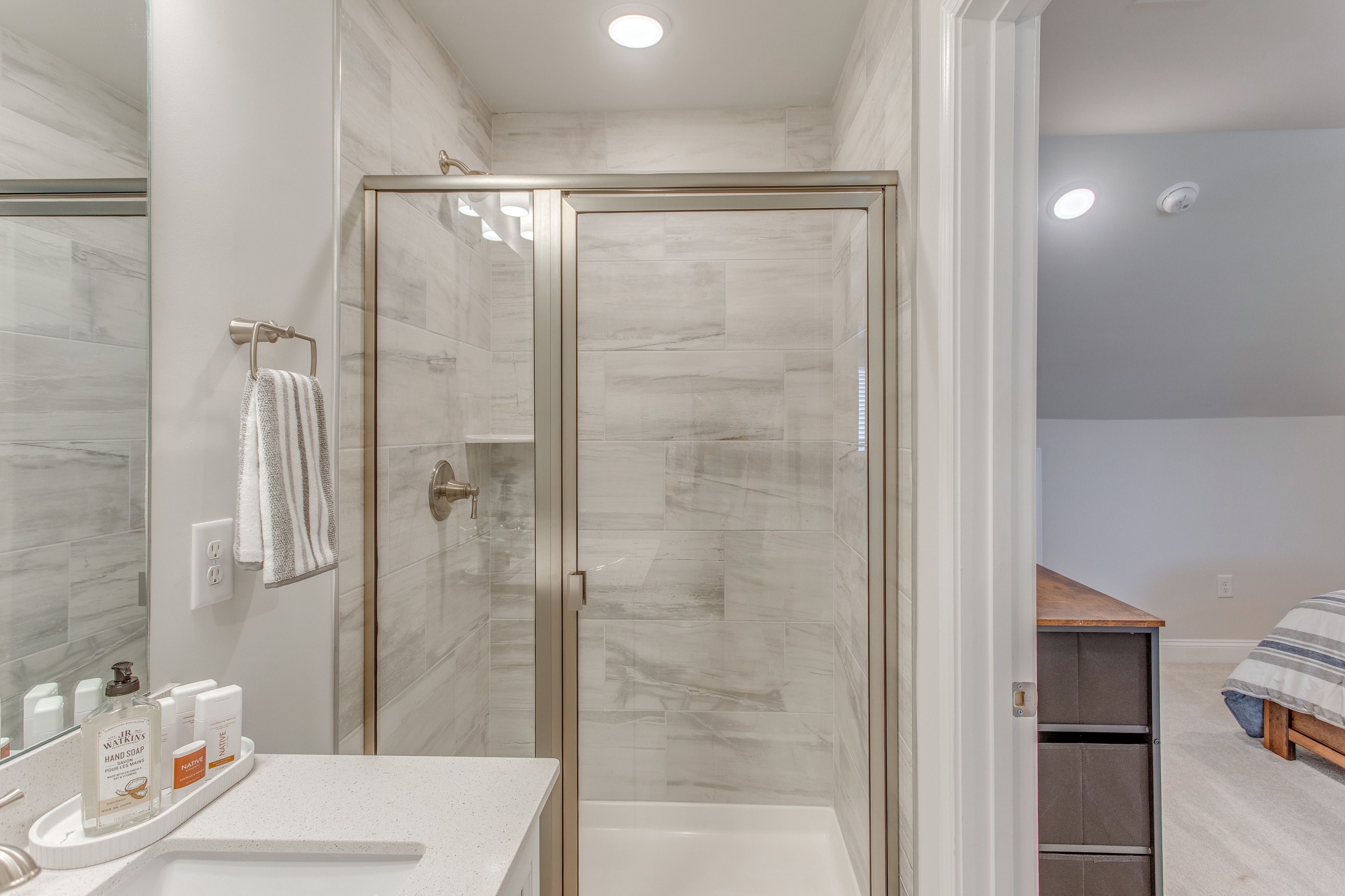 Full Bathroom | 3rd Floor