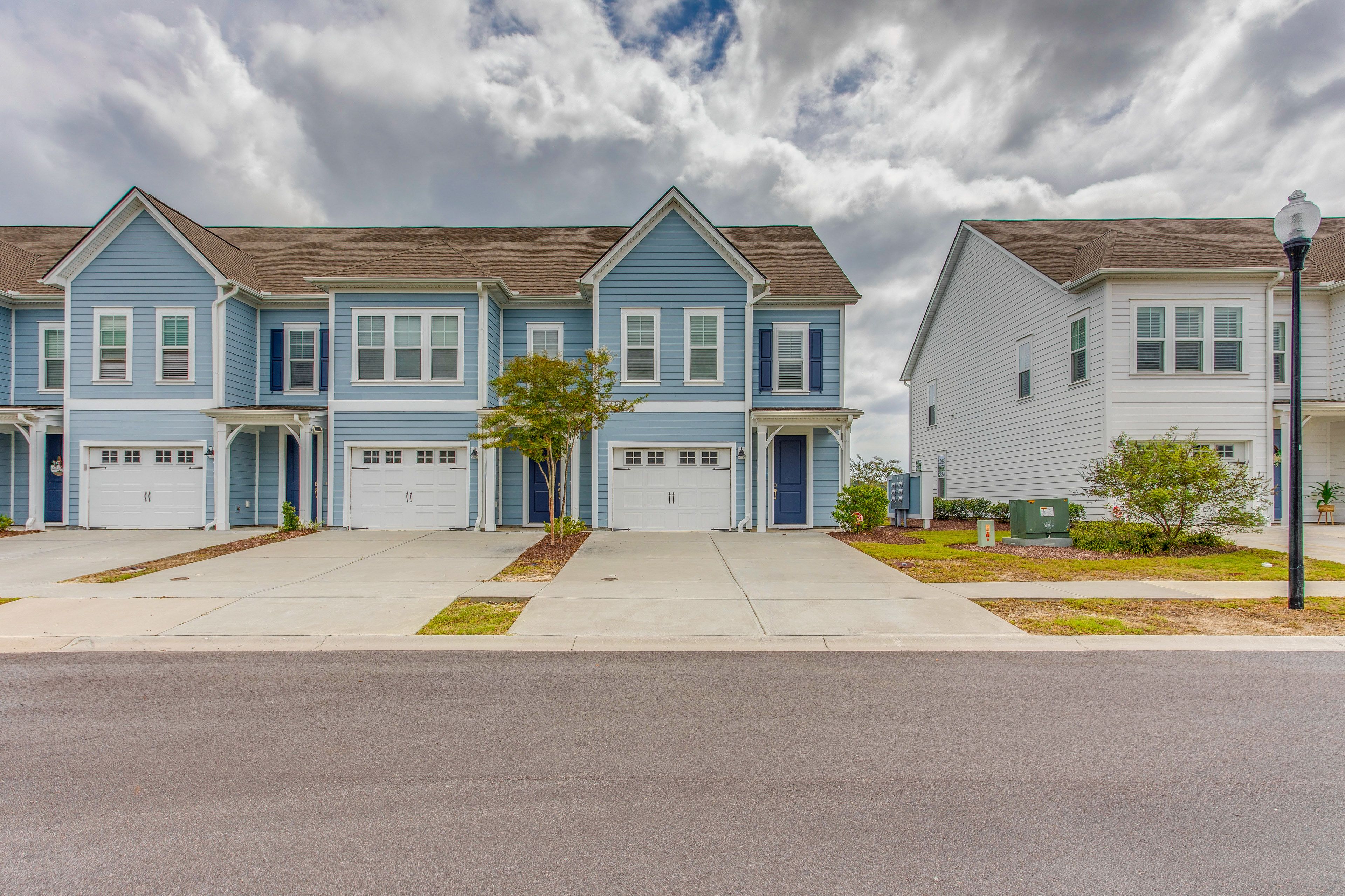 Exterior | Parking | Driveway (2 Vehicles)