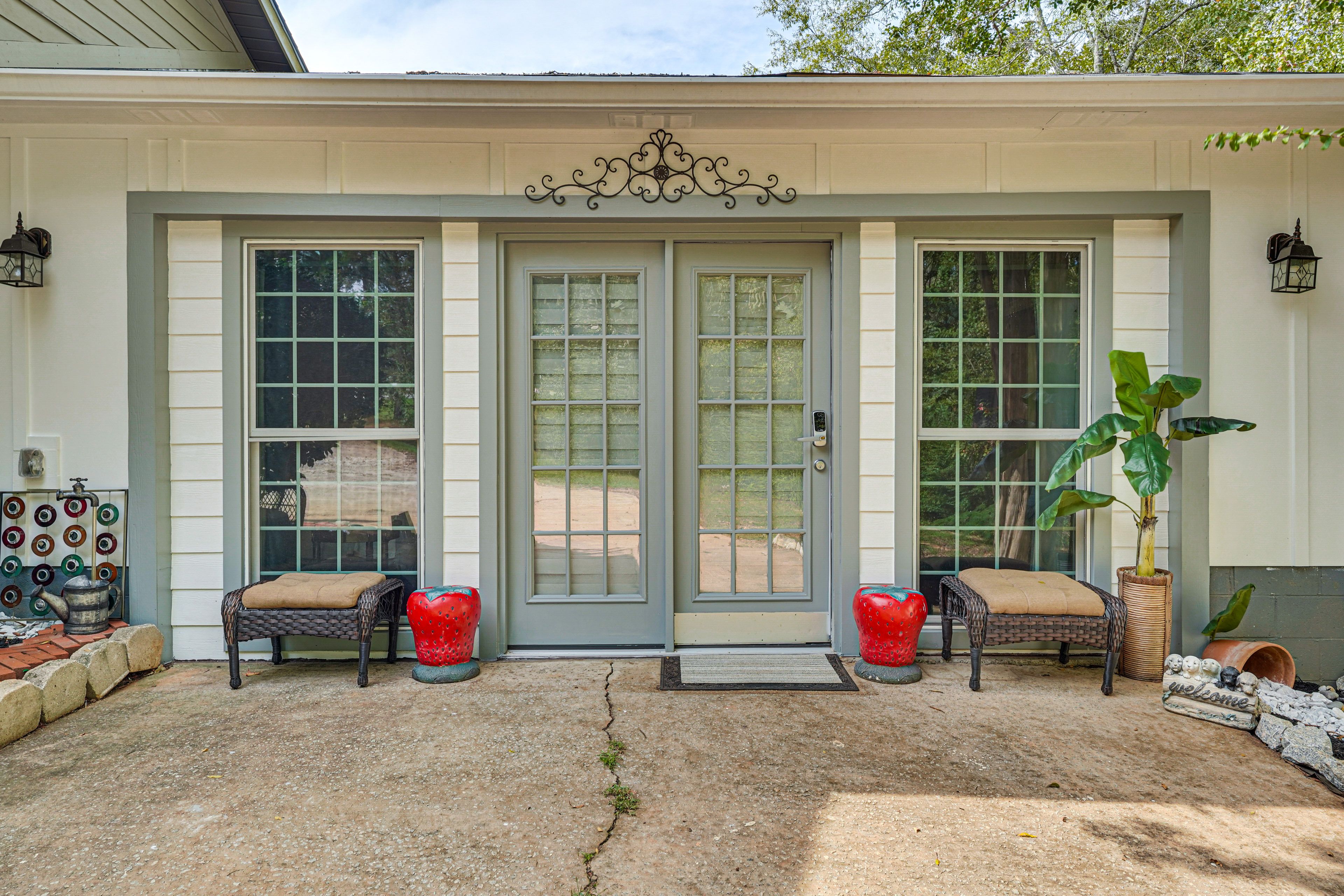 Unit Entrance | Patio w/ Outdoor Seating