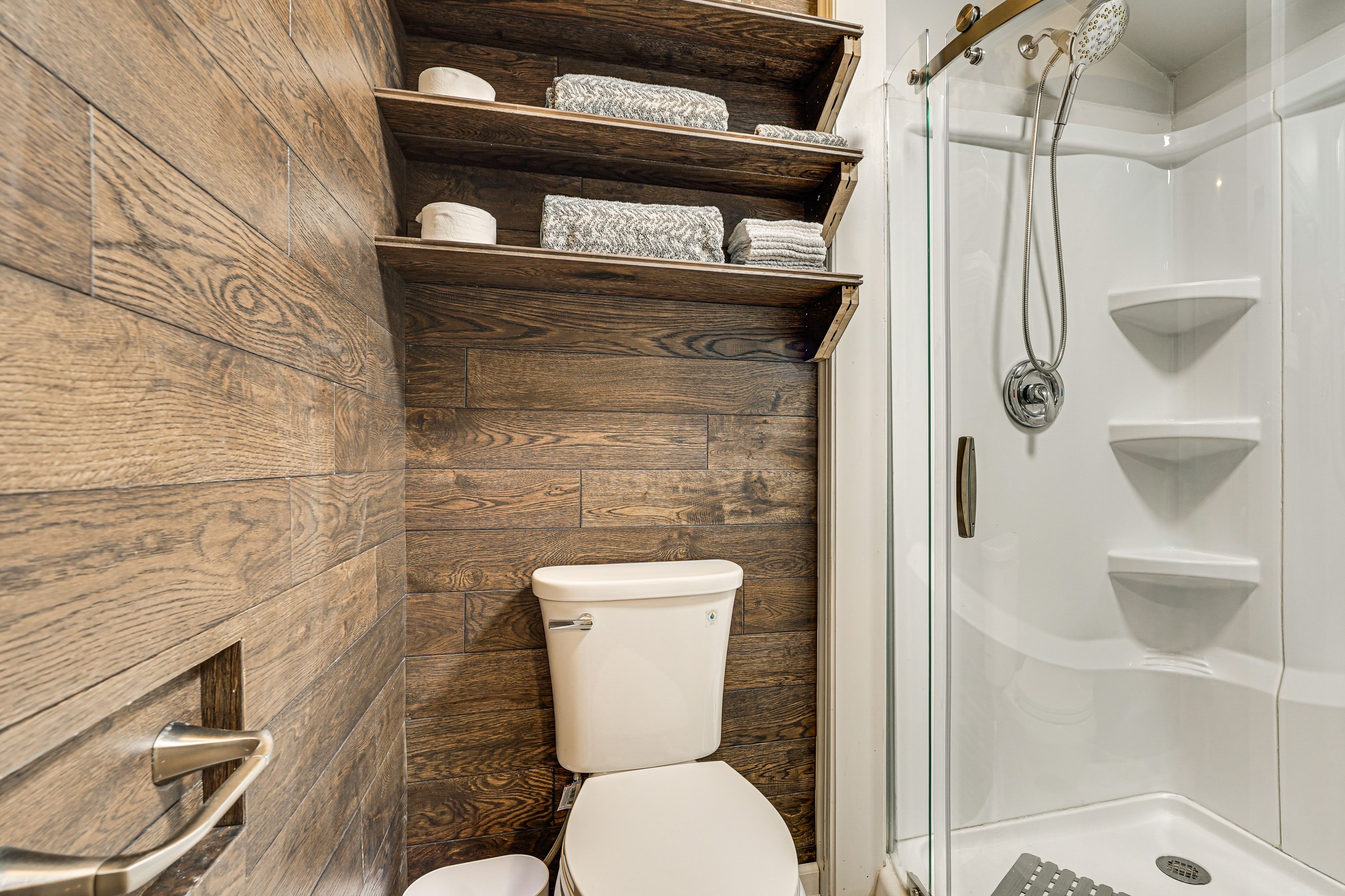 Bathroom | Towels Provided | Complimentary Toiletries | Hair Dryer