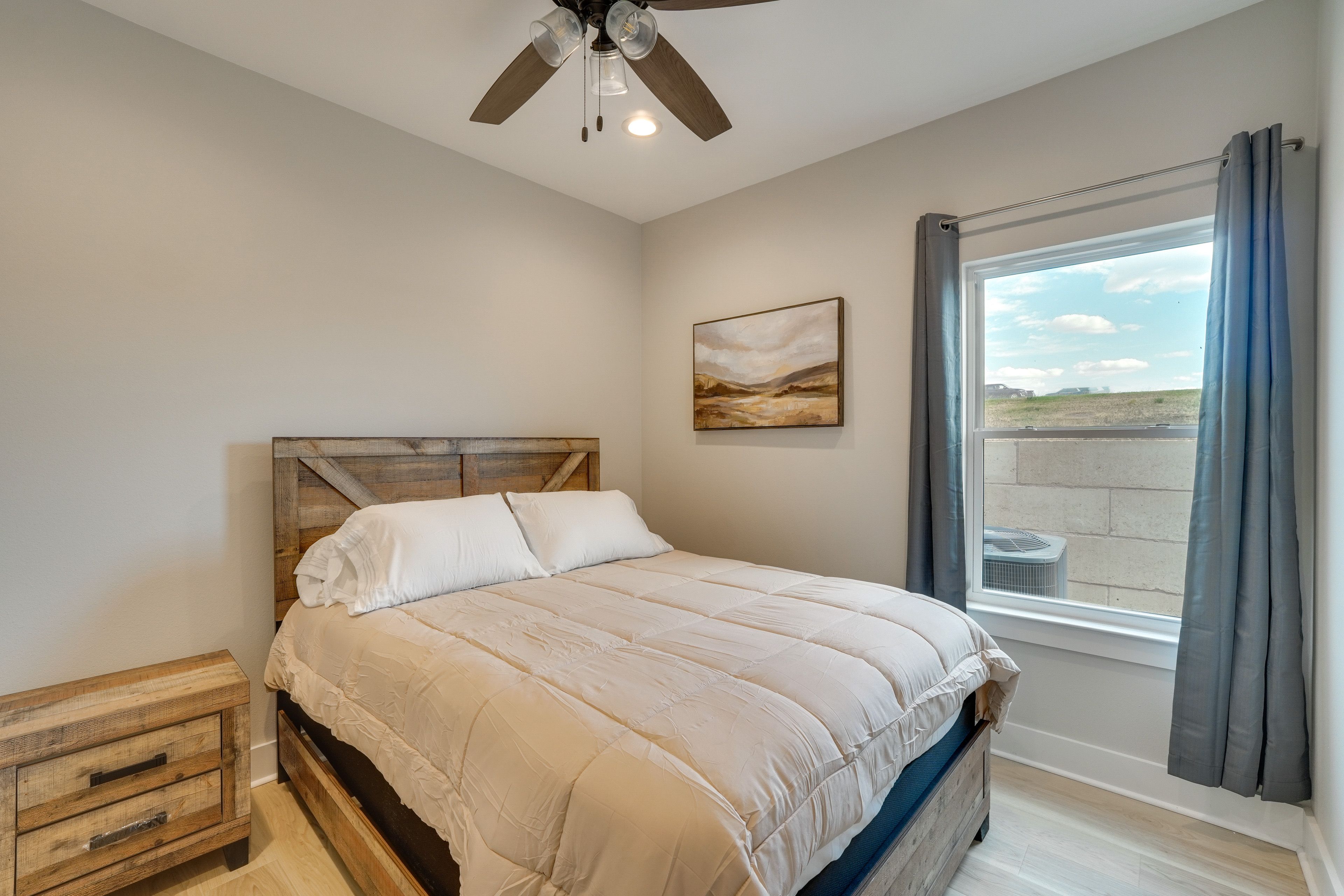 Bedroom 2 | Queen Bed