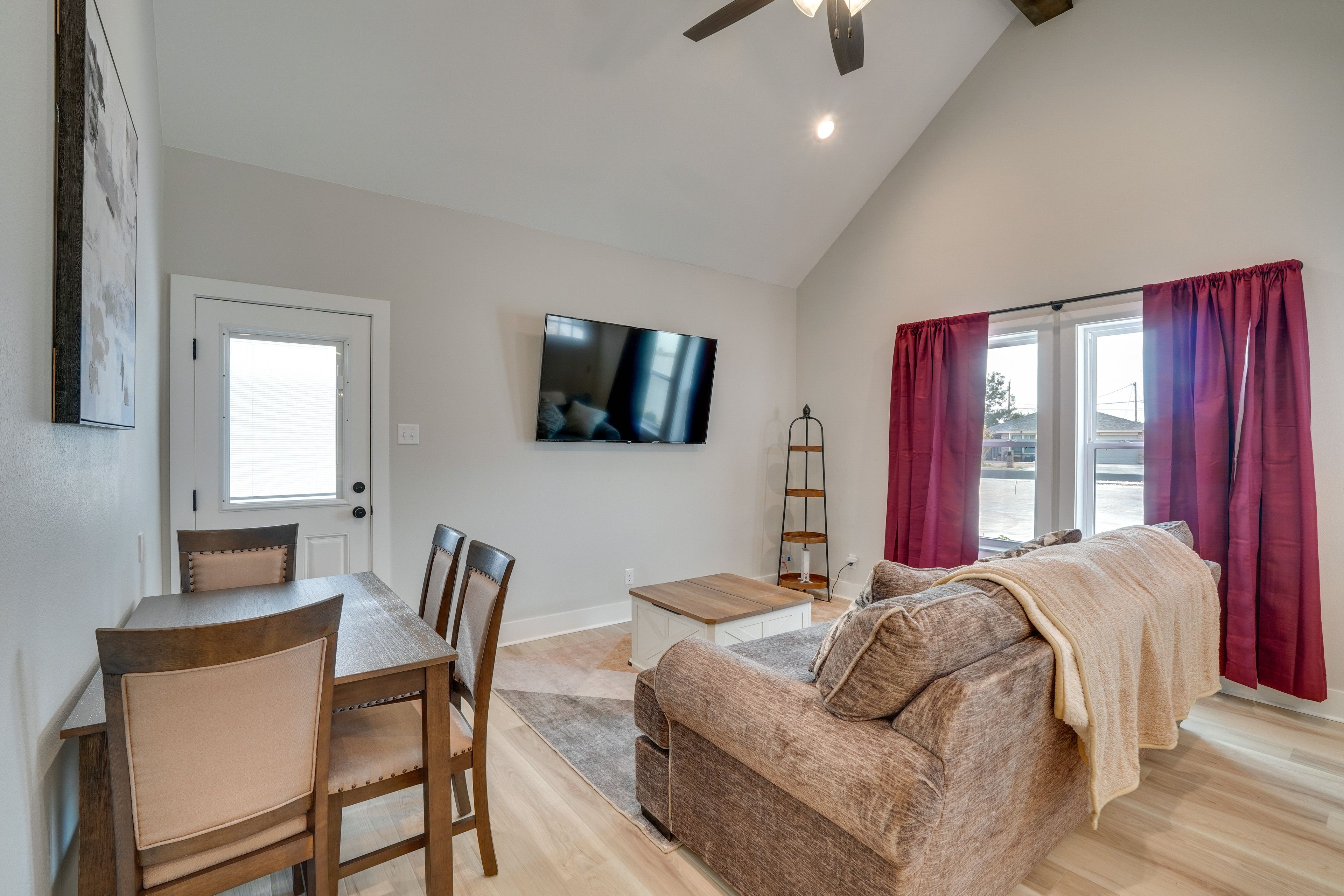 Living Room | Queen Sleeper Sofa | Smart TV | Free WiFi