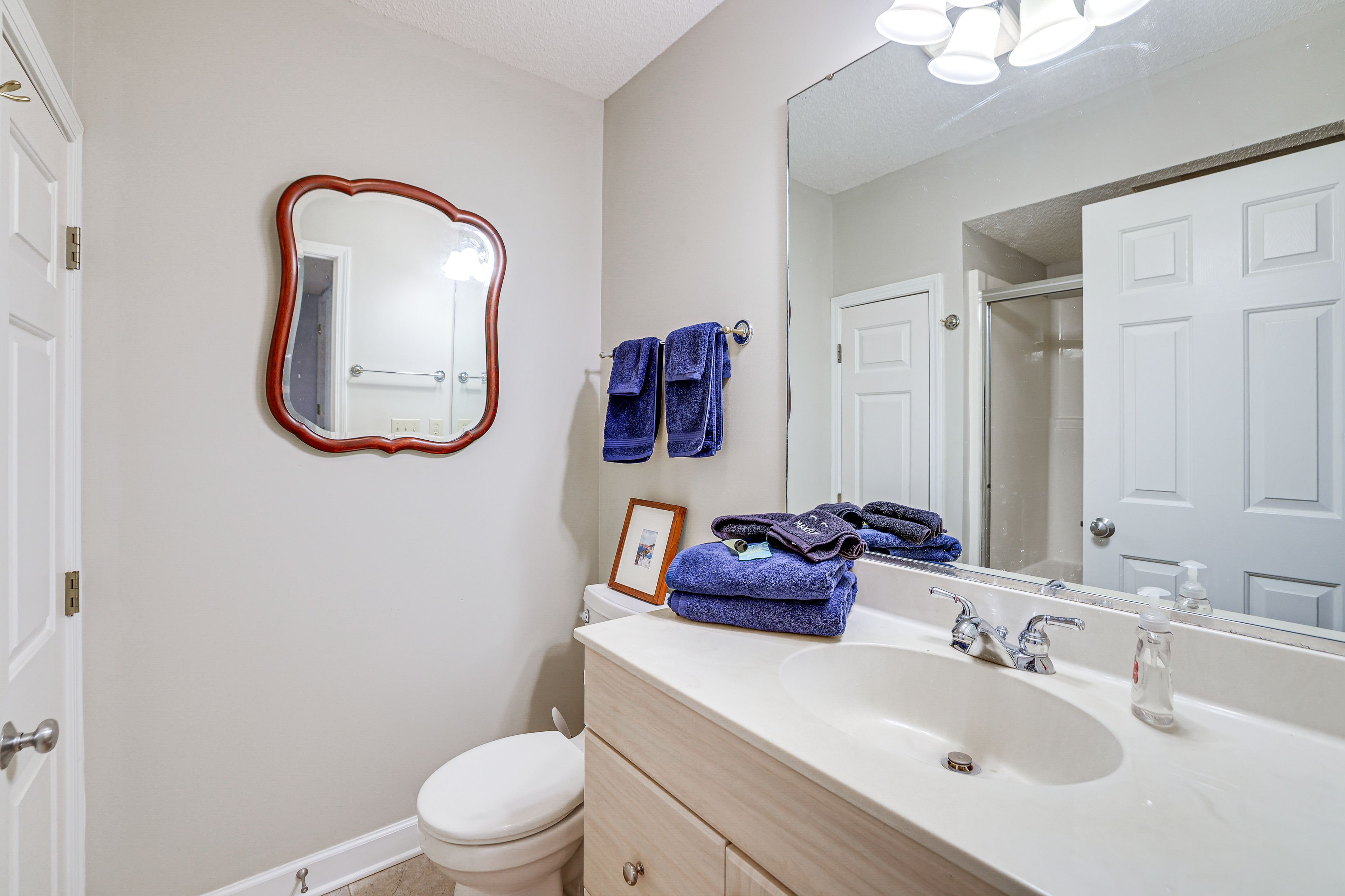 Full Bathroom | 1st Floor