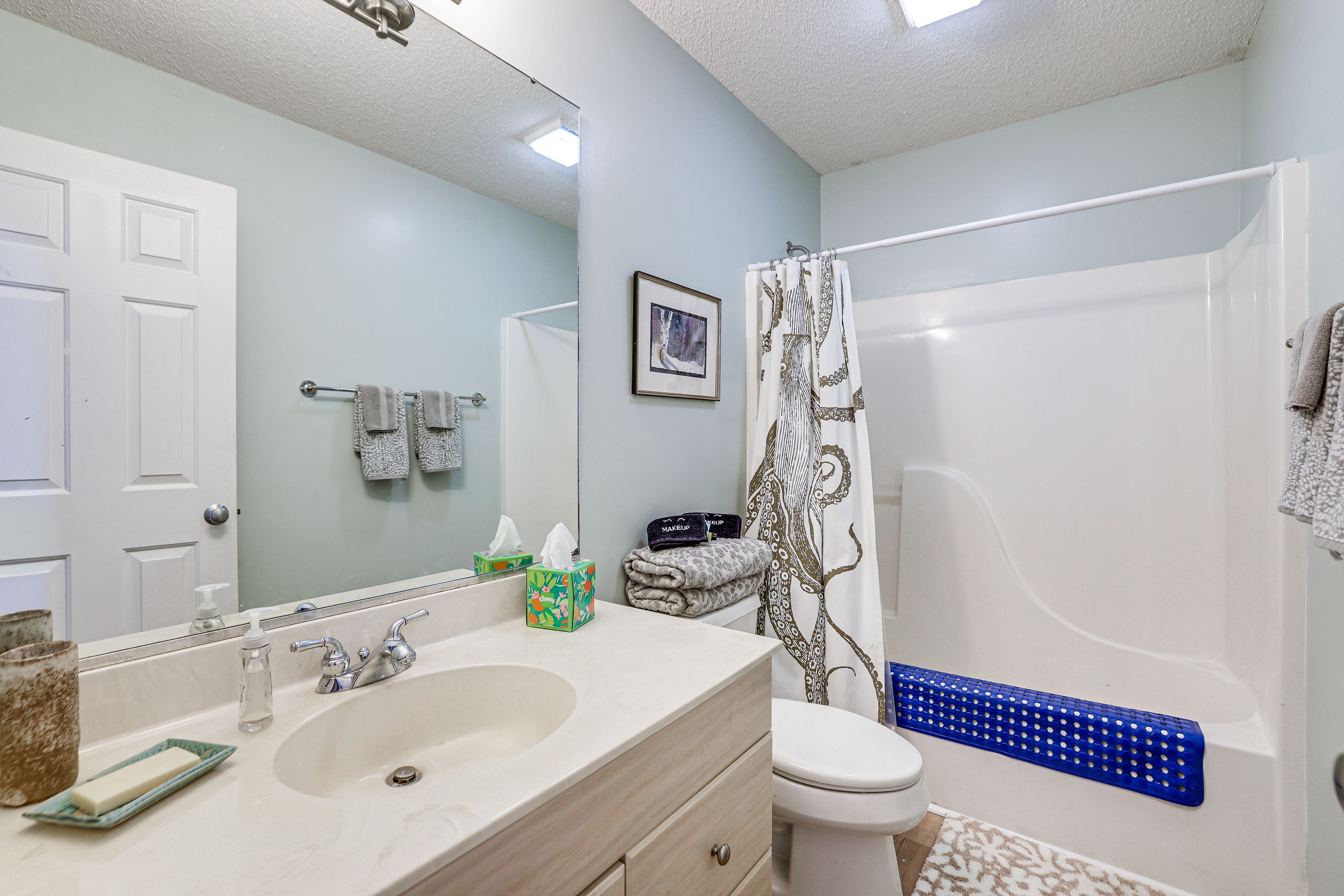 Full Bathroom | 2nd Floor