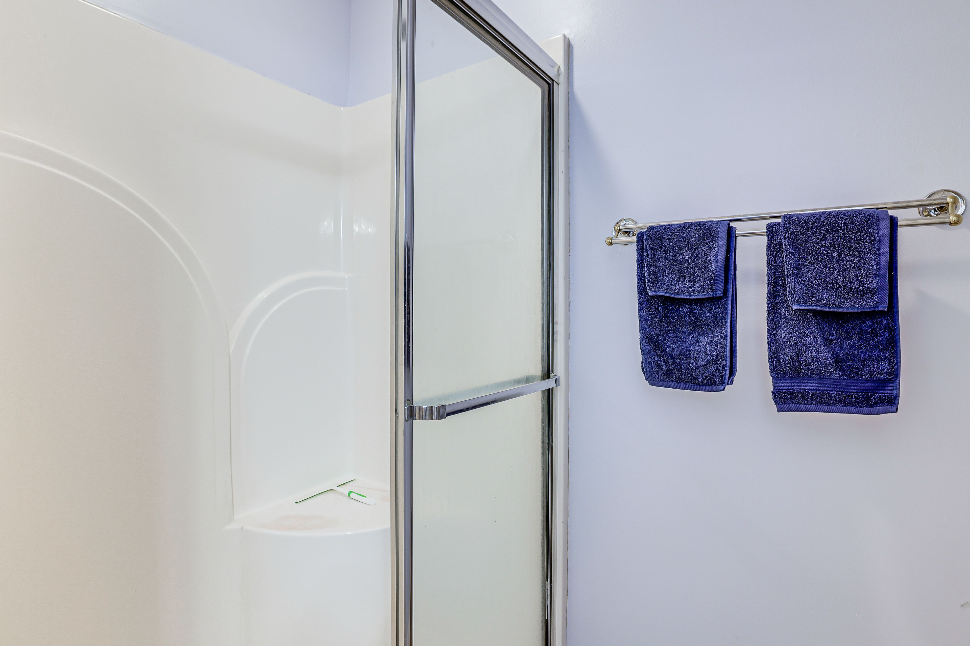 Full Bathroom | 2nd Floor