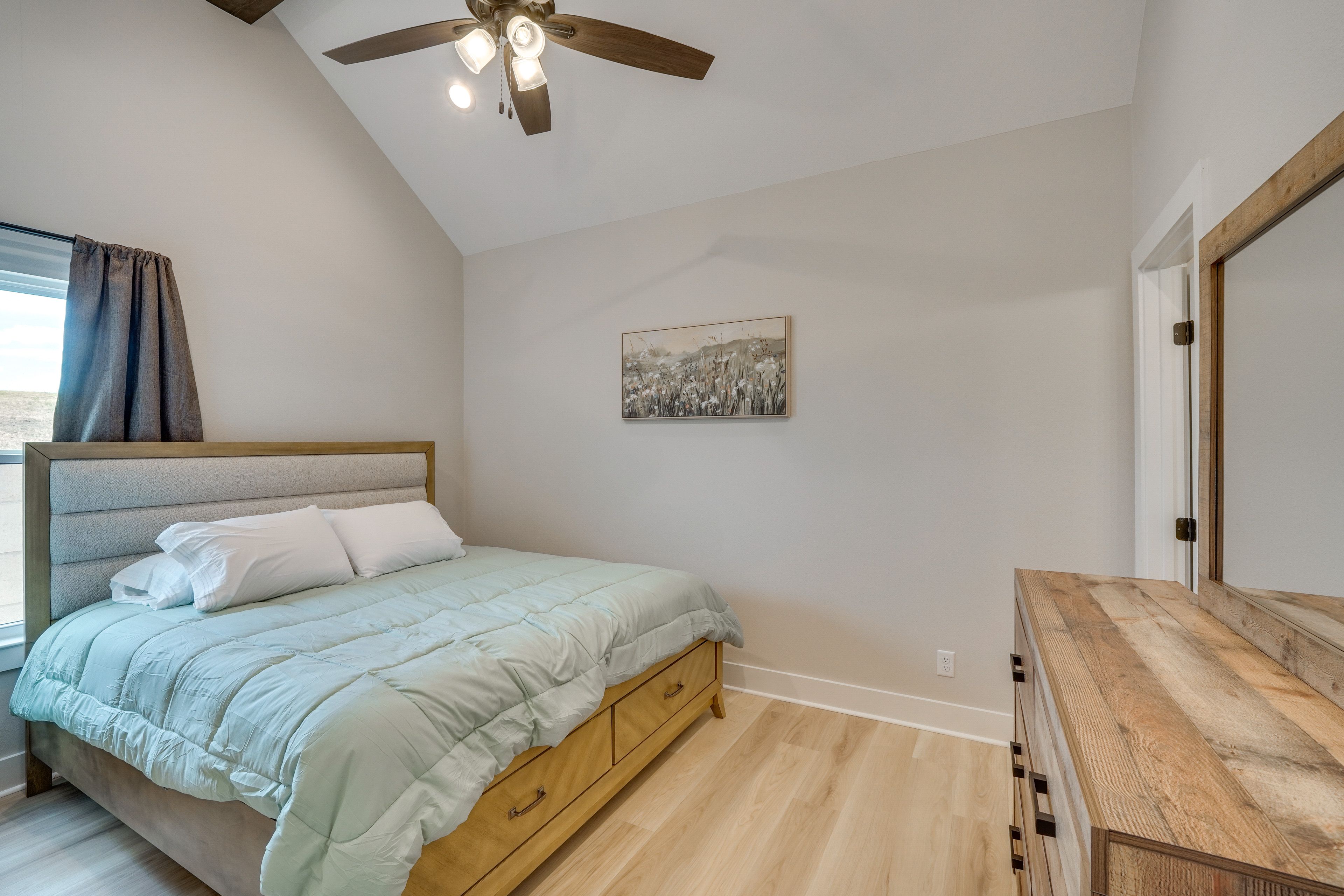 Bedroom 1 | King Bed