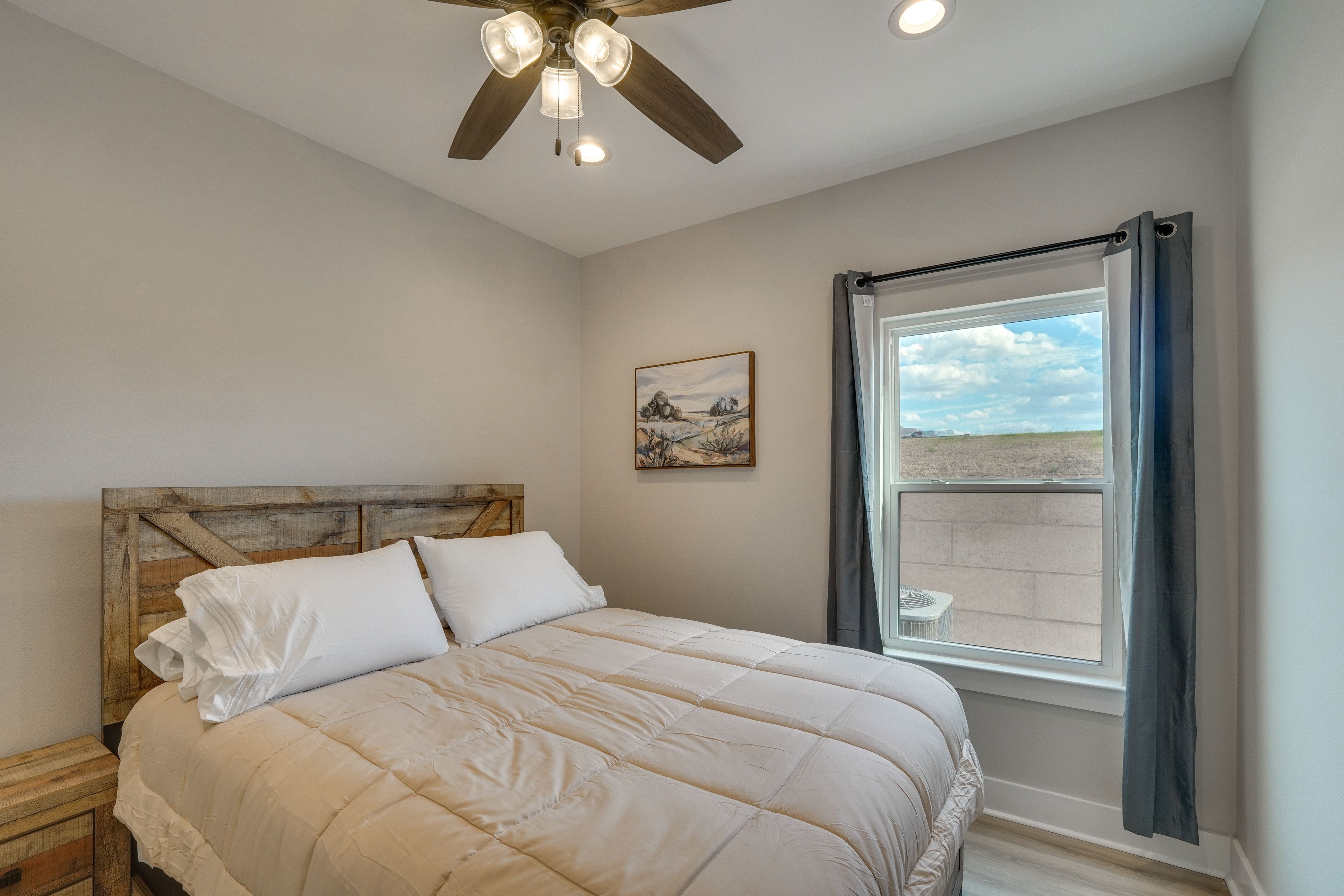 Bedroom 2 | Queen Bed