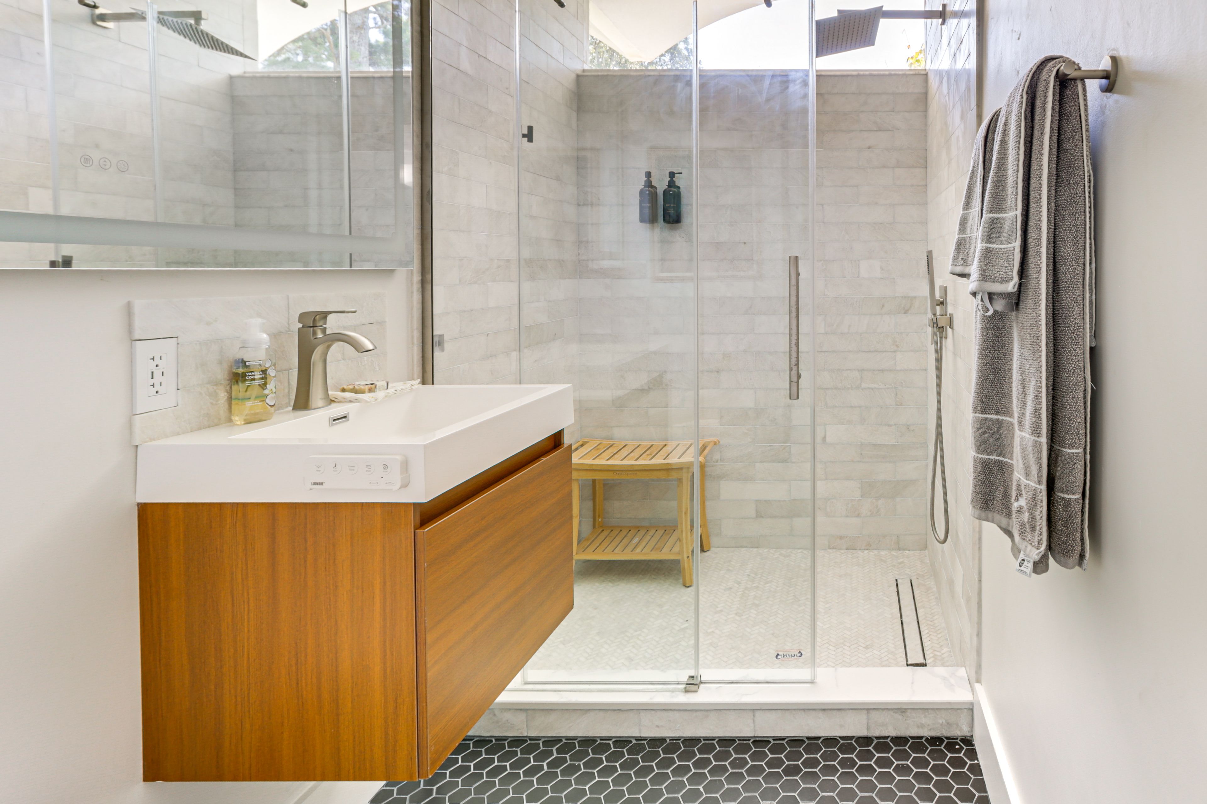 Full Bathroom | Complimentary Toiletries