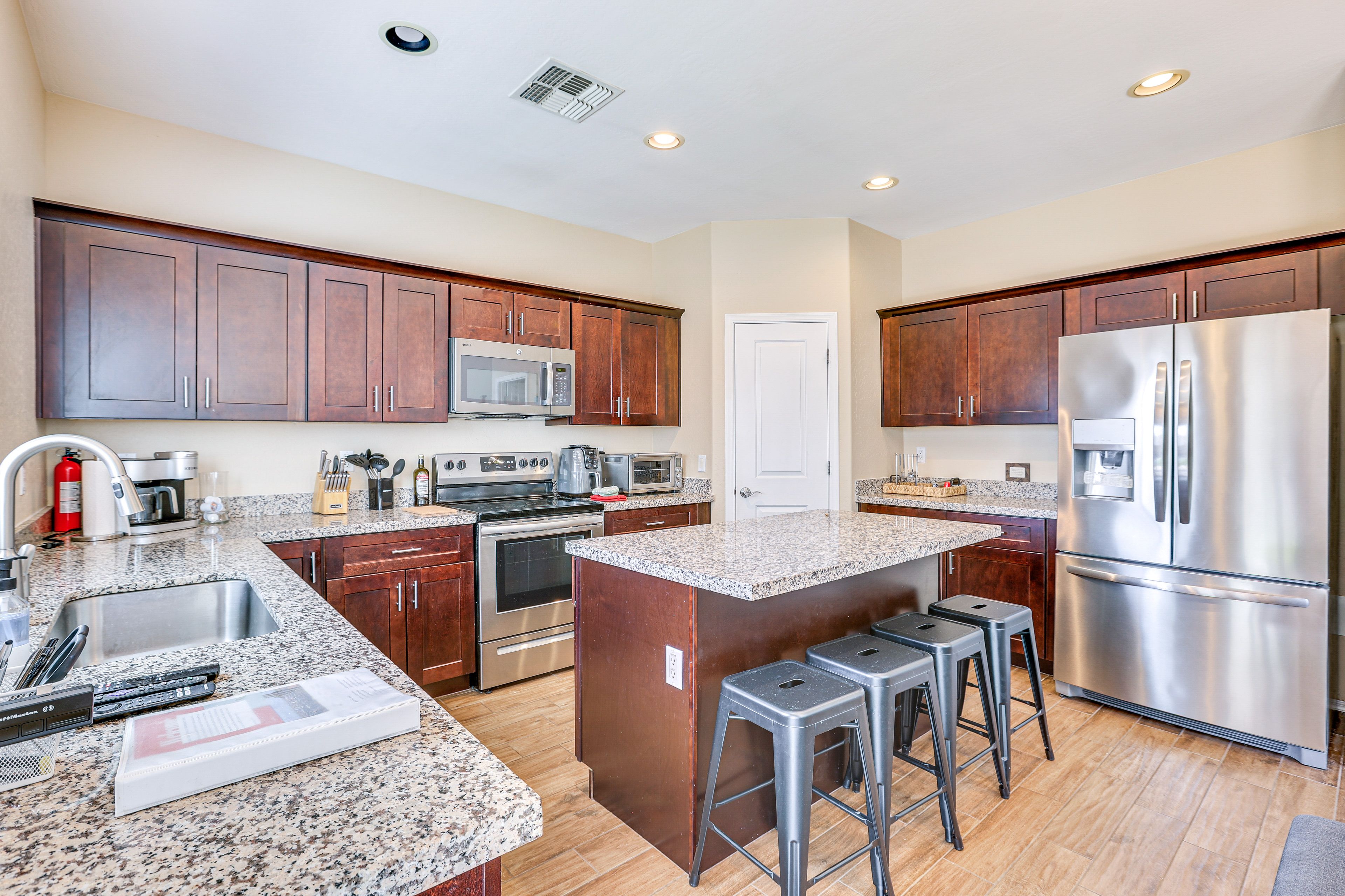 Kitchen | 1st Floor | Dual Keurig/Drip Coffee Maker | Dishwasher