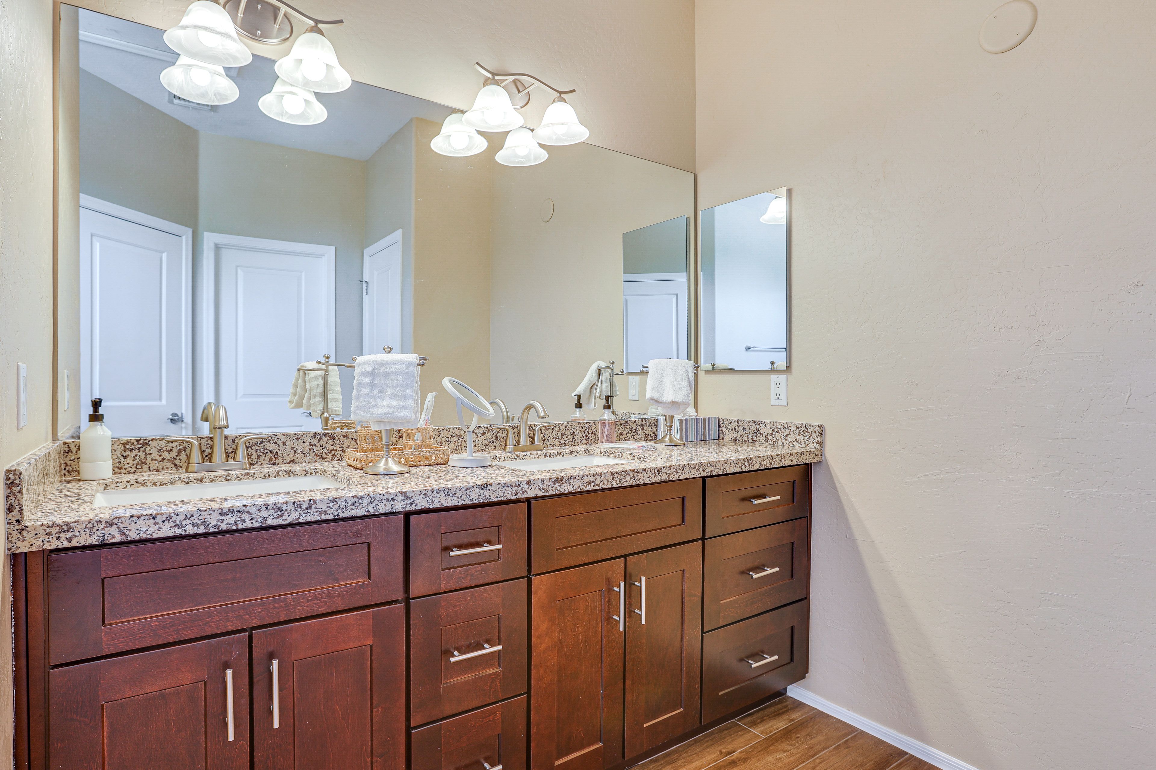 En-Suite Bathroom | 2nd Floor | Towels Provided